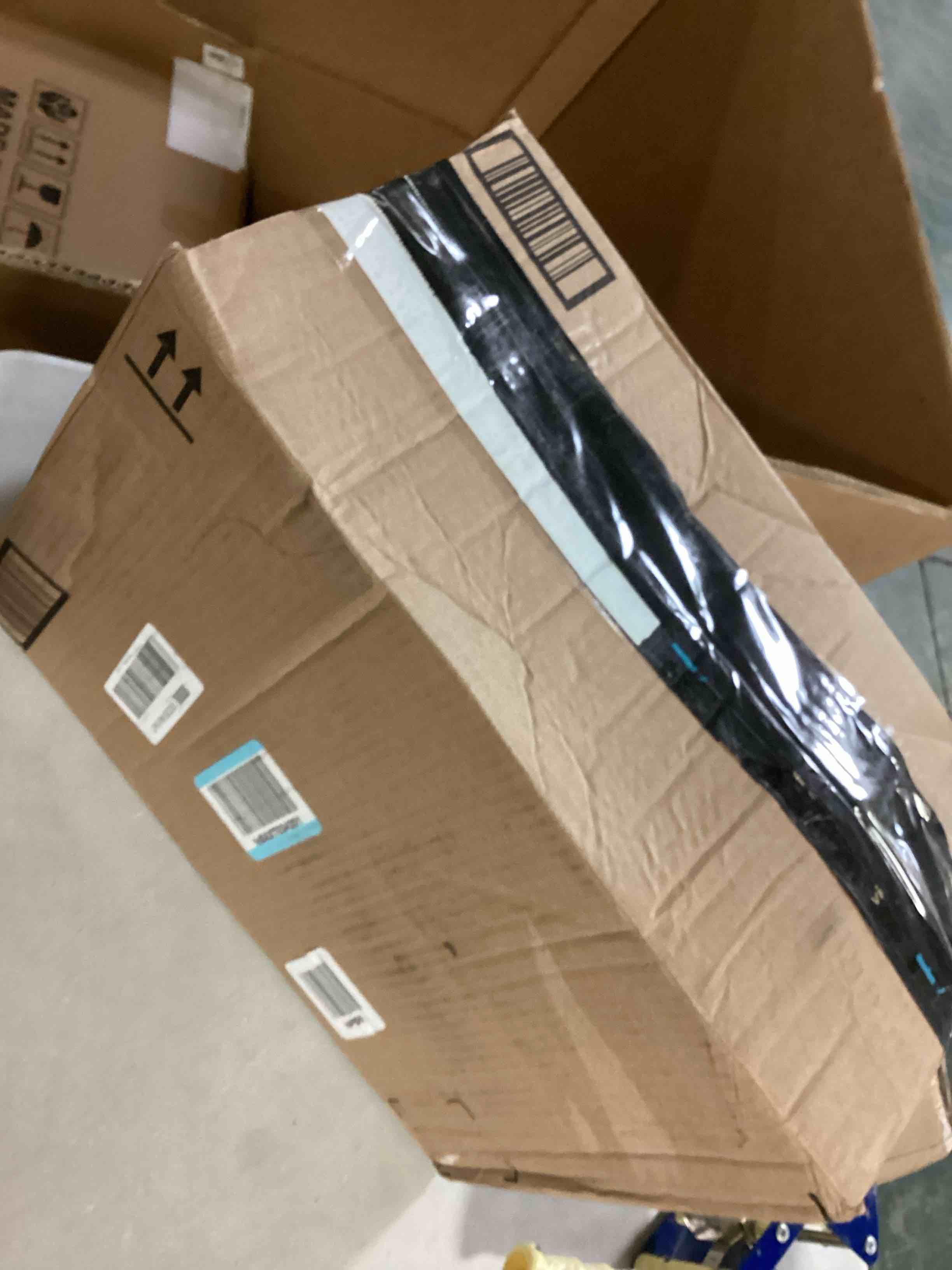 https://s3.amazonaws.com/lotting-images-prod/bidfta/YEL5496094_1727714059036.jpeg