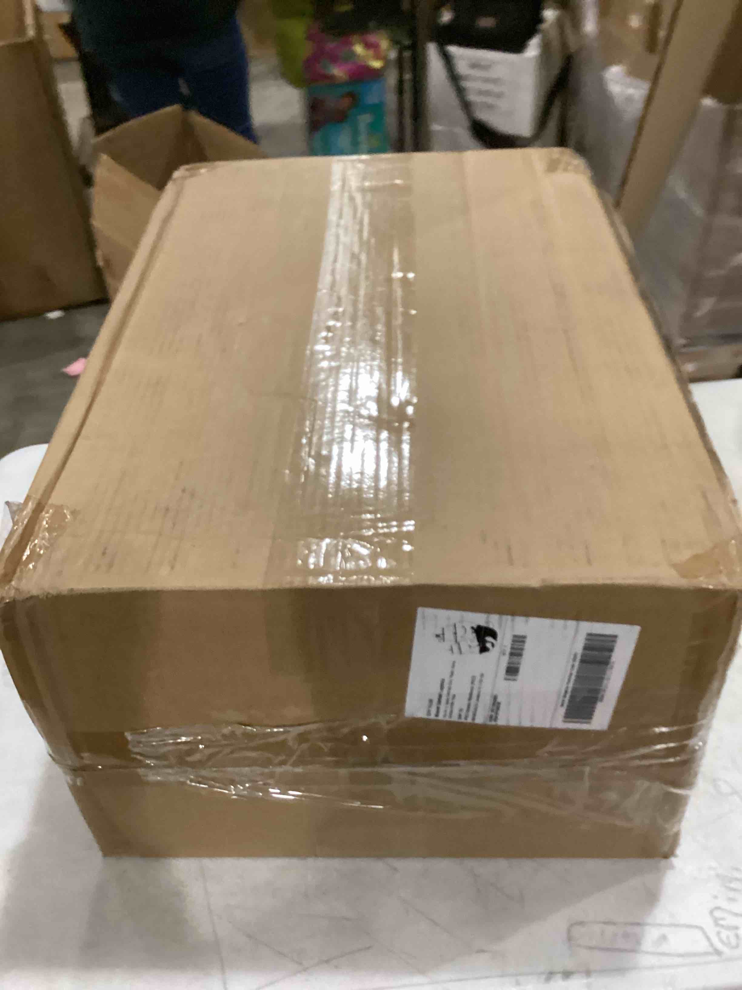 Amazon Basics Expandable Hardside Carry-On Luggage, Suitcase with Wheels, 20-Inch Spinner with Four Spinner Wheels and Scratch-Resistant Surface, Black