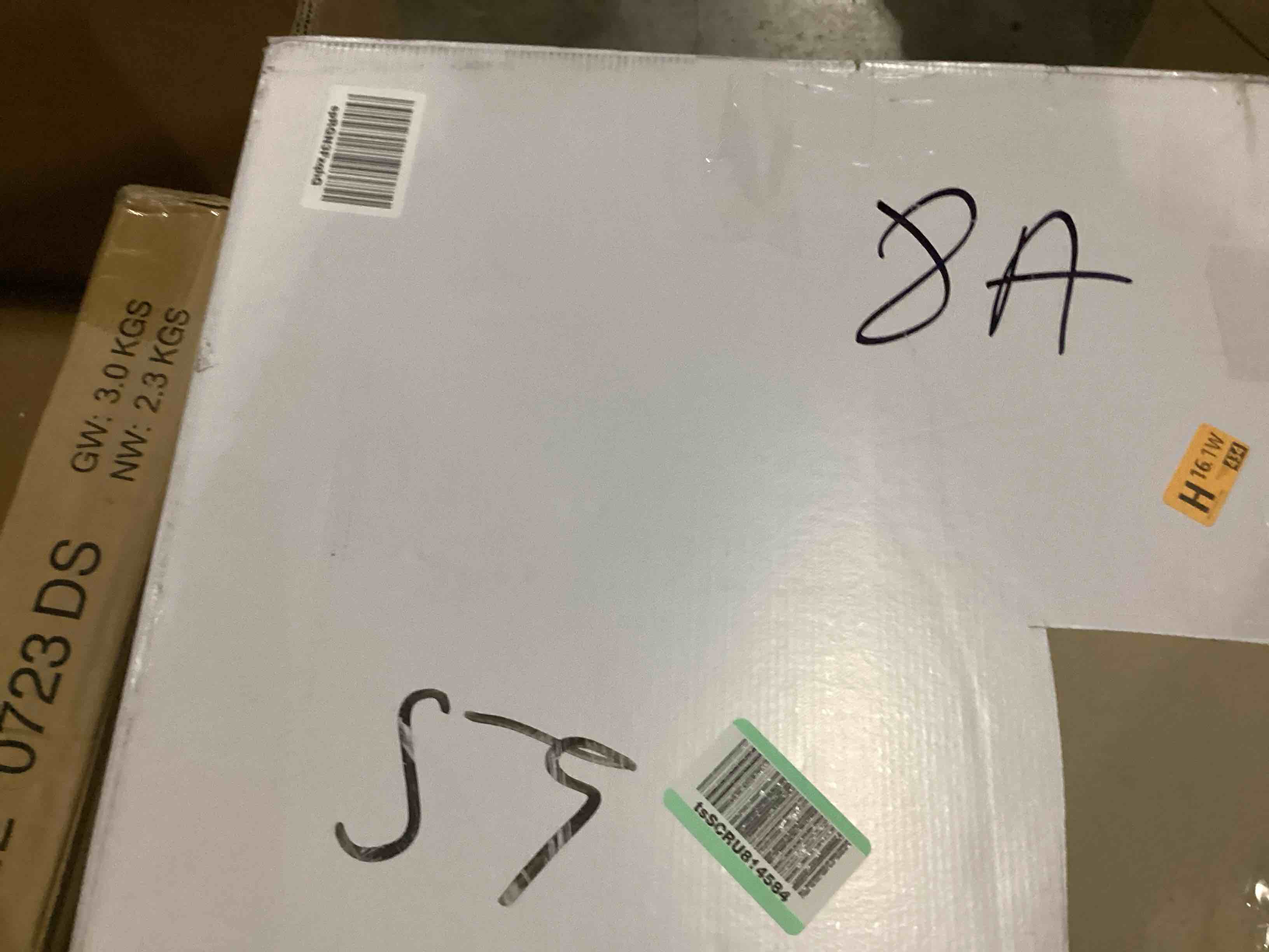 https://s3.amazonaws.com/lotting-images-prod/bidfta/YEL5497000_1727810185723.jpeg
