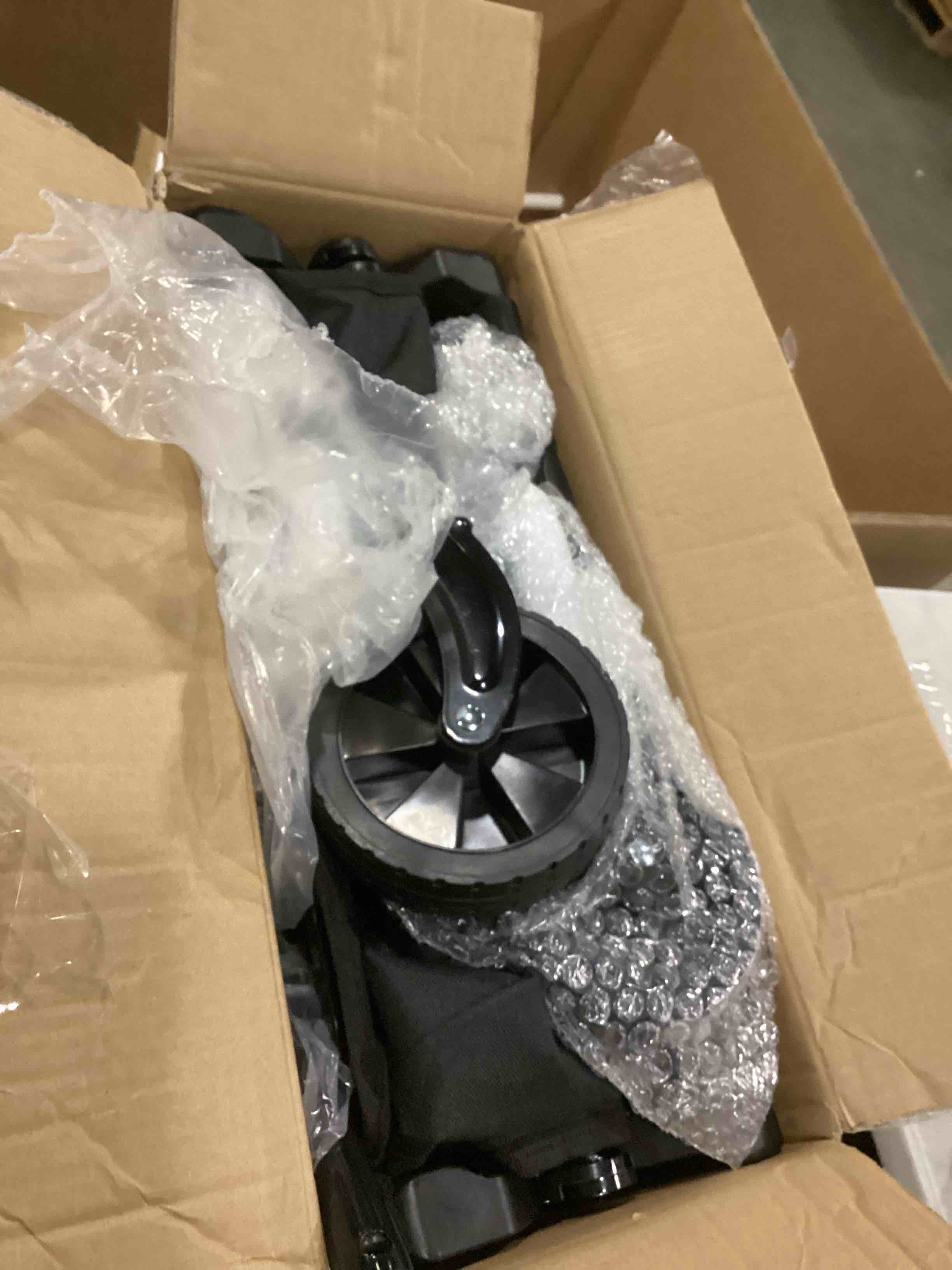 https://s3.amazonaws.com/lotting-images-prod/bidfta/YEL5497357_1729186093900.jpeg