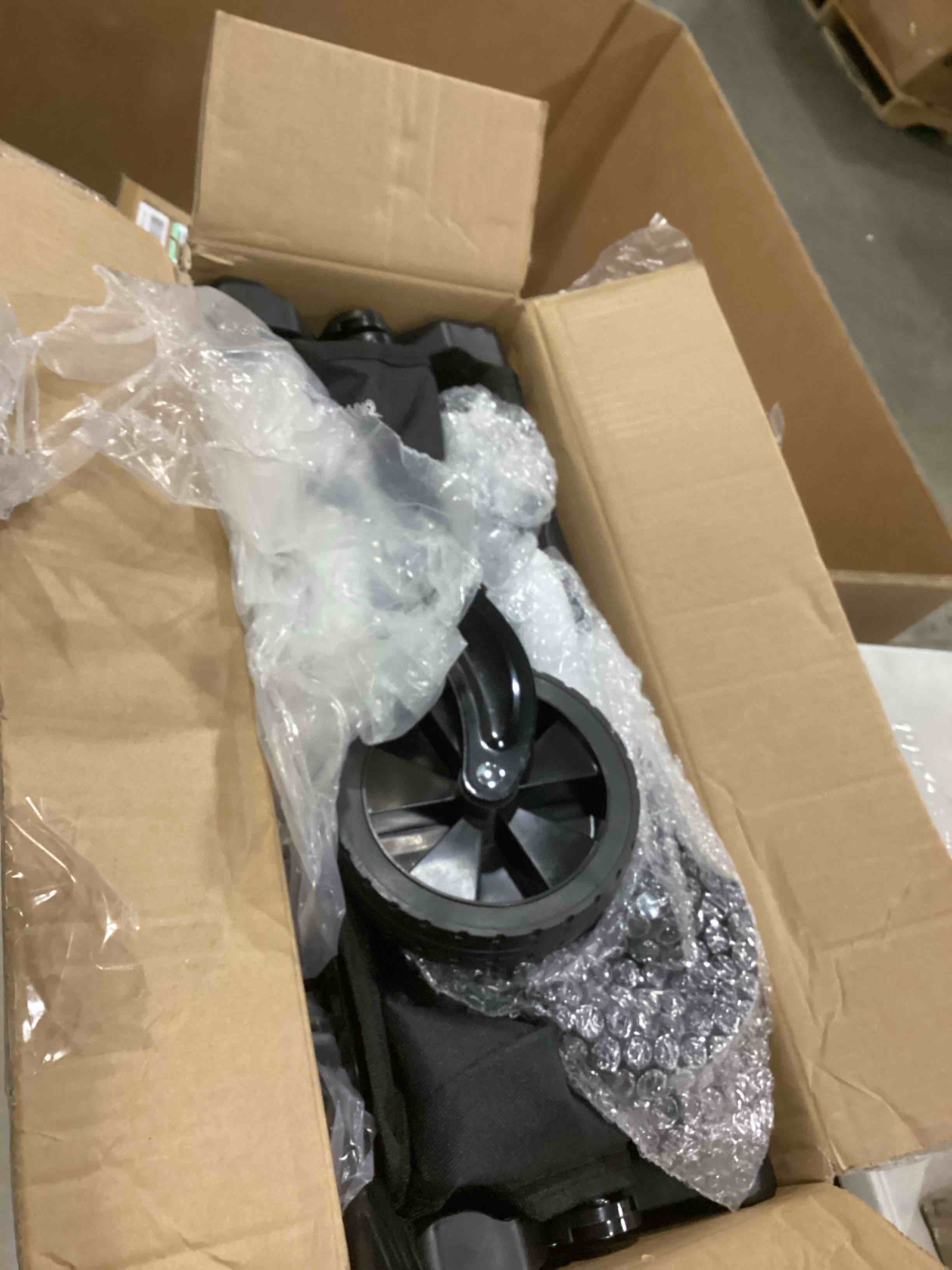 https://s3.amazonaws.com/lotting-images-prod/bidfta/YEL5497357_1729186094886.jpeg