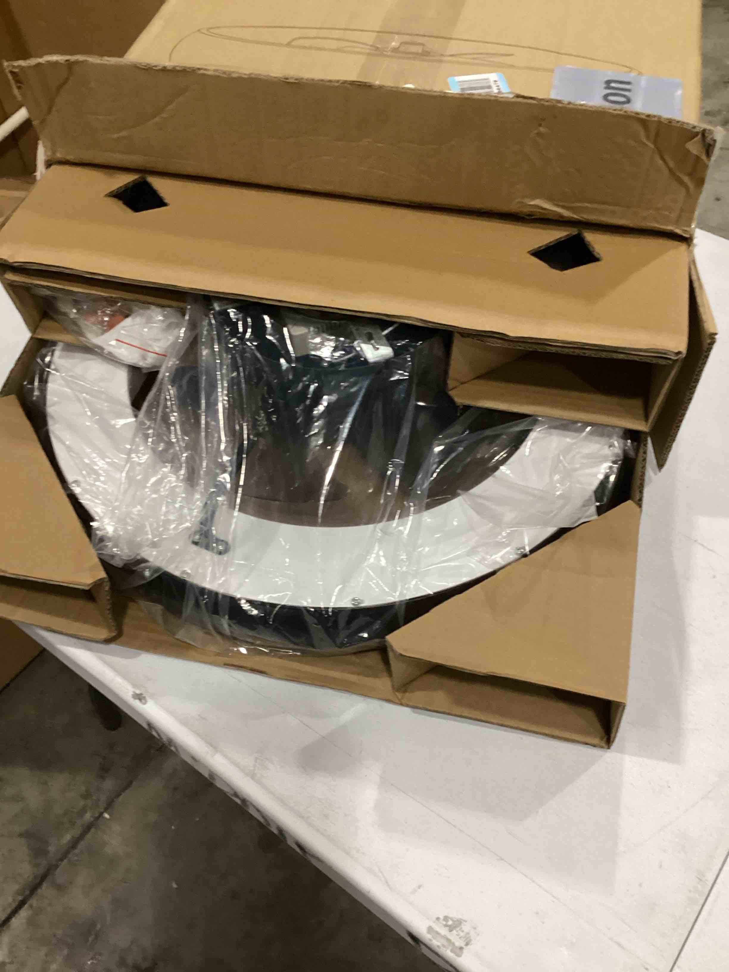 https://s3.amazonaws.com/lotting-images-prod/bidfta/YEL5497653_1729518645679.jpeg