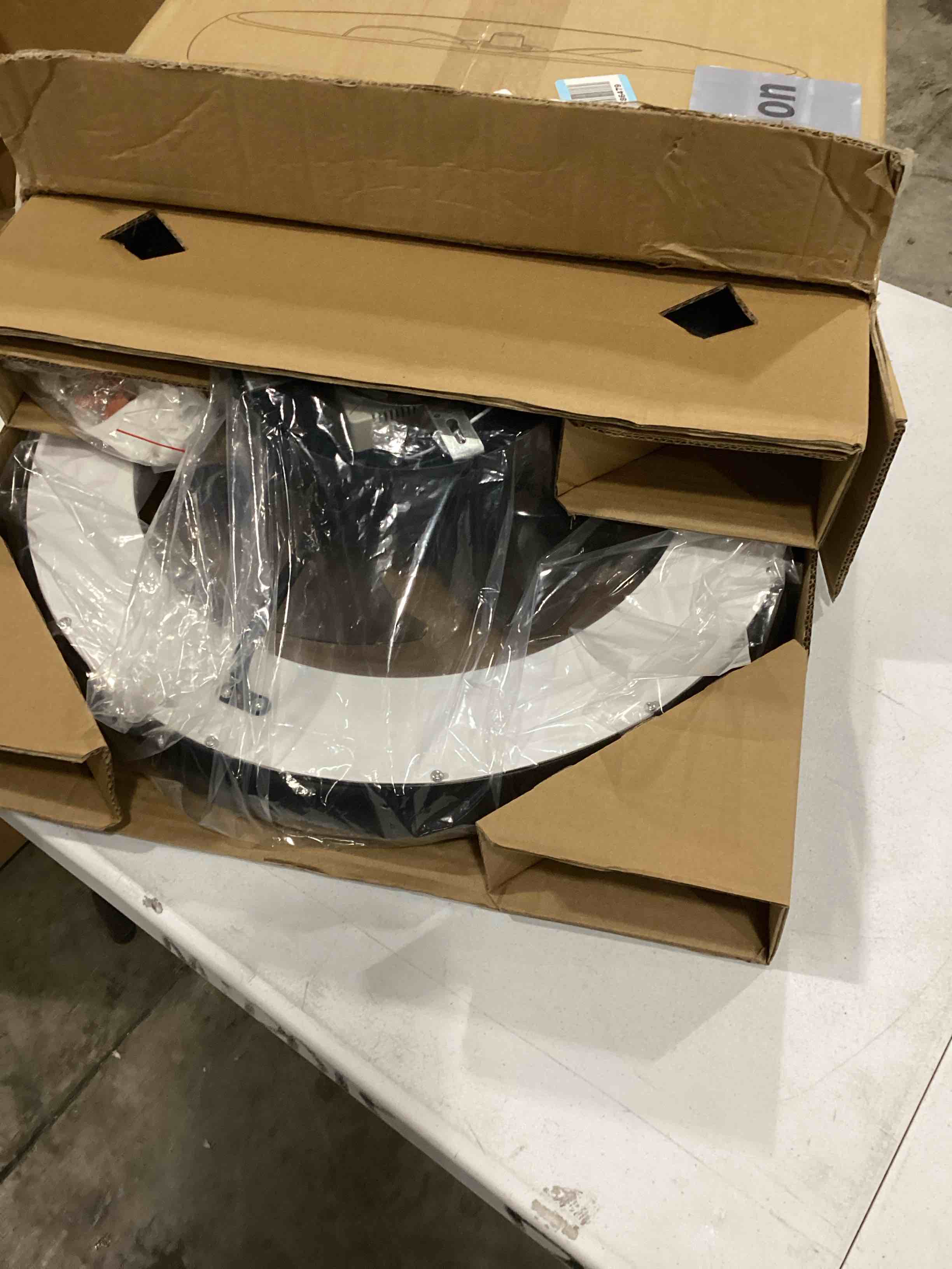 https://s3.amazonaws.com/lotting-images-prod/bidfta/YEL5497653_1729518646430.jpeg