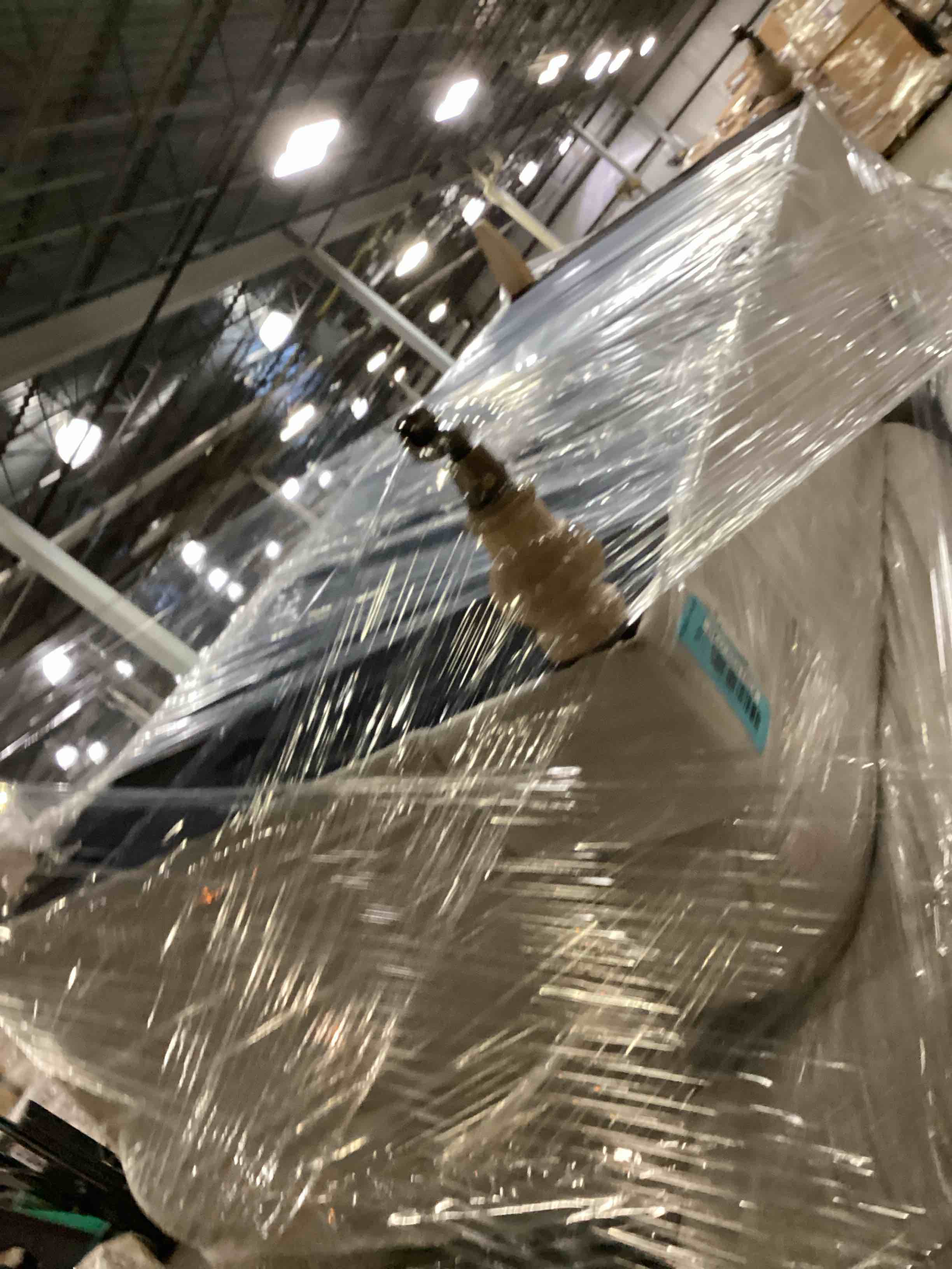 https://s3.amazonaws.com/lotting-images-prod/bidfta/YEL5497973_1728563392635.jpeg