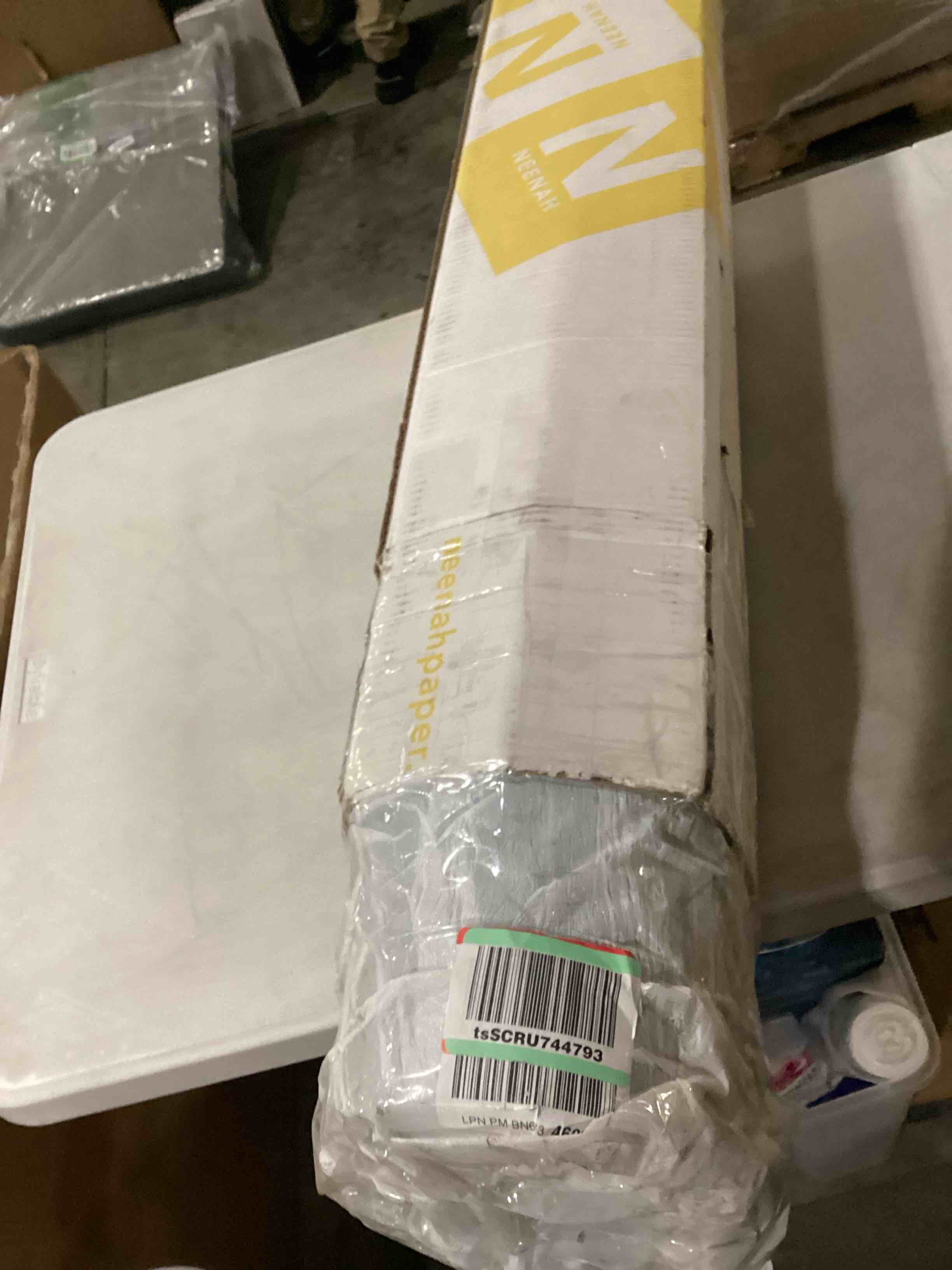 https://s3.amazonaws.com/lotting-images-prod/bidfta/YEL5498170_1728656840731.jpeg