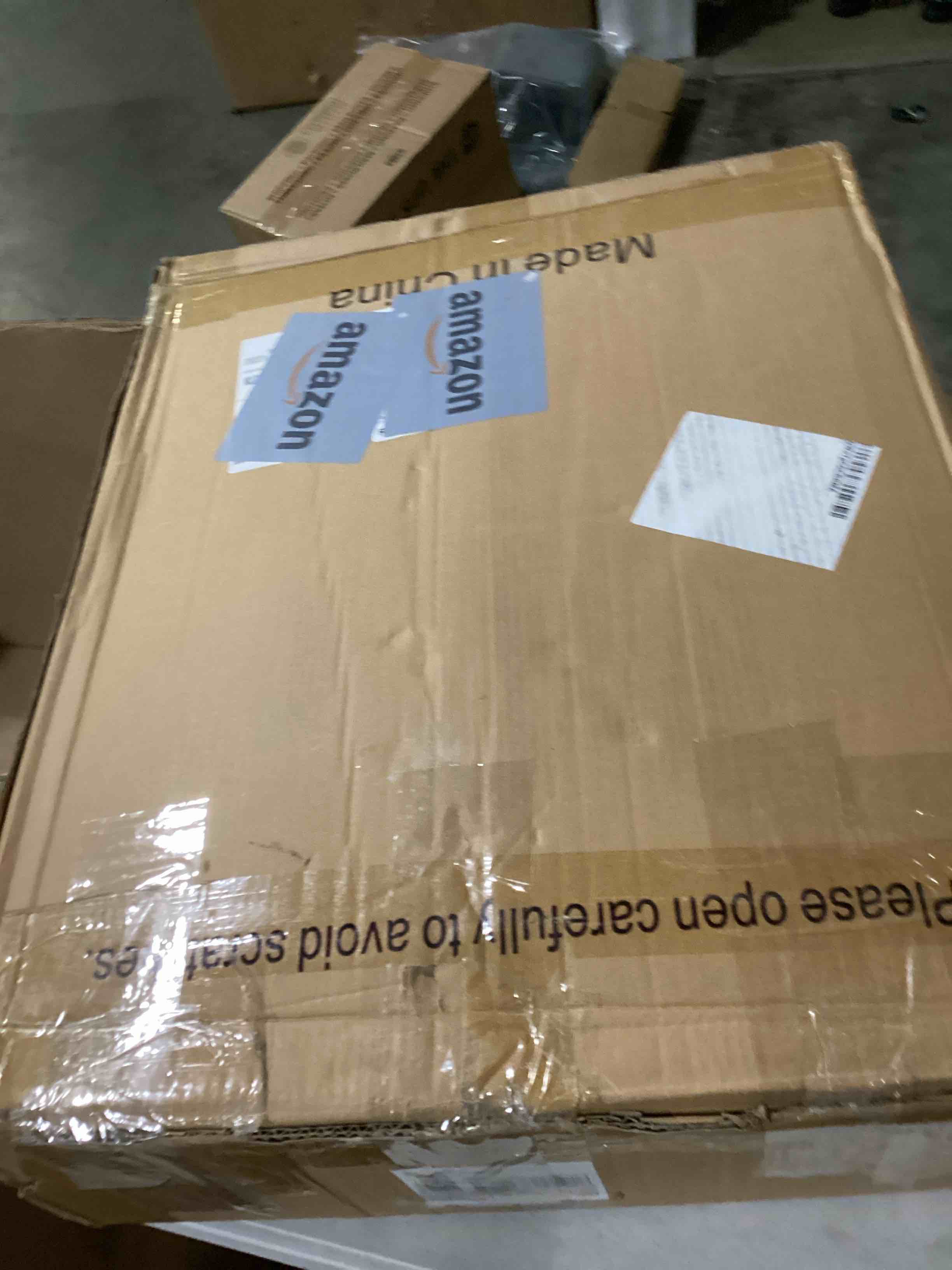 https://s3.amazonaws.com/lotting-images-prod/bidfta/YEL5498211_1728660760682.jpeg