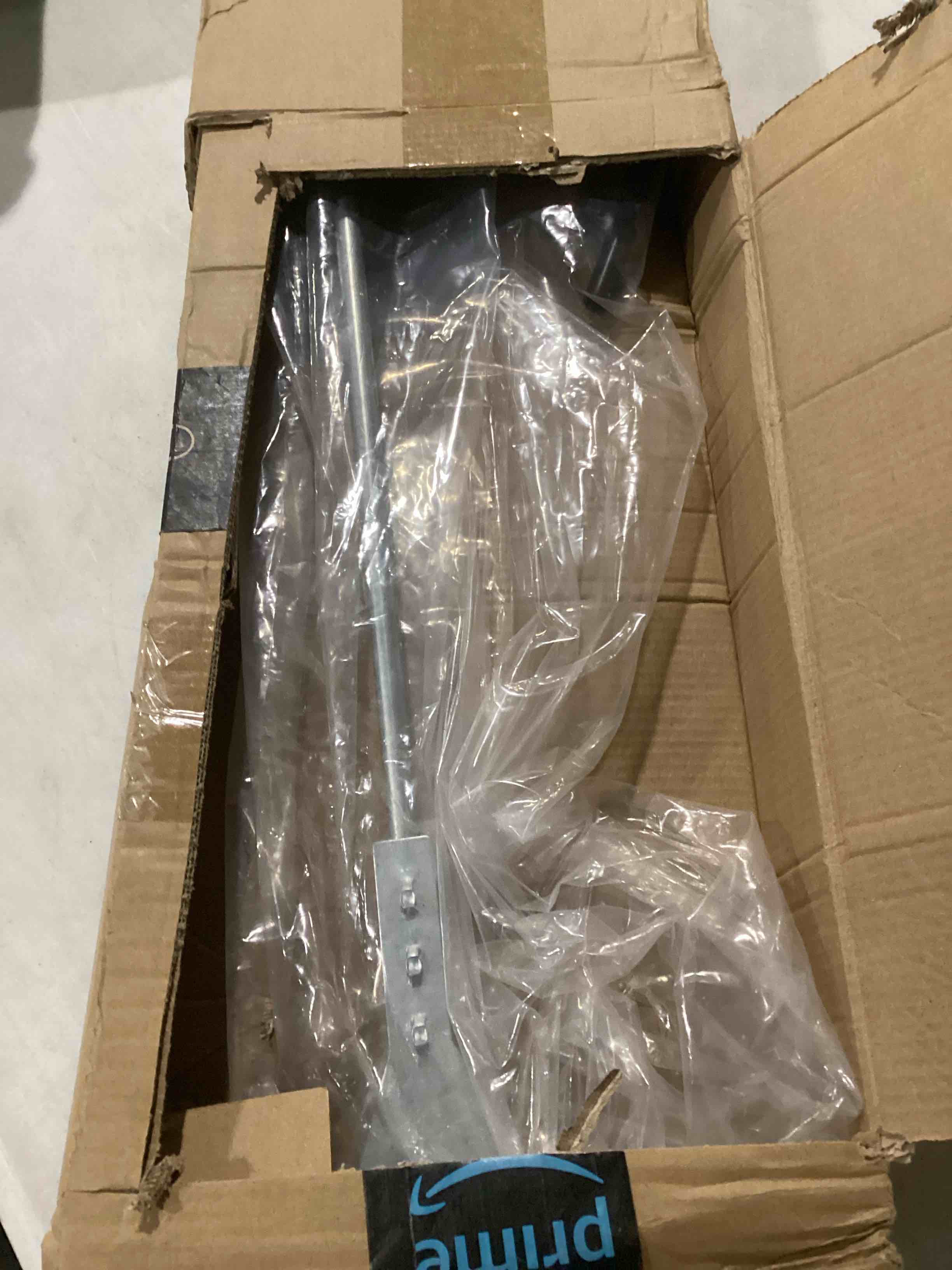 https://s3.amazonaws.com/lotting-images-prod/bidfta/YEL5498229_1728665138107.jpeg