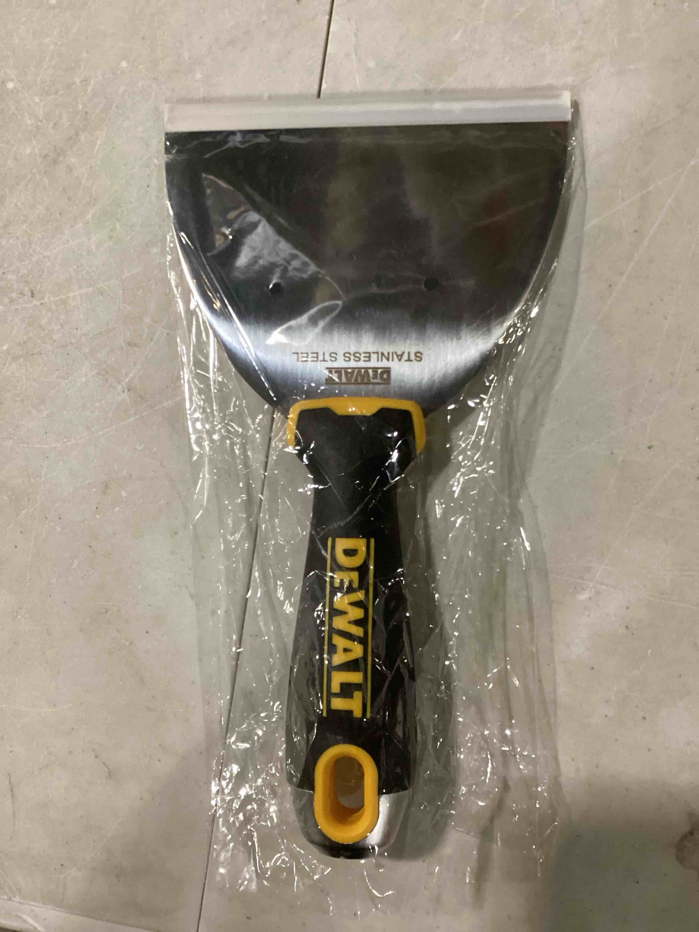 https://s3.amazonaws.com/lotting-images-prod/bidfta/YEL5499199_1729270825122.jpeg