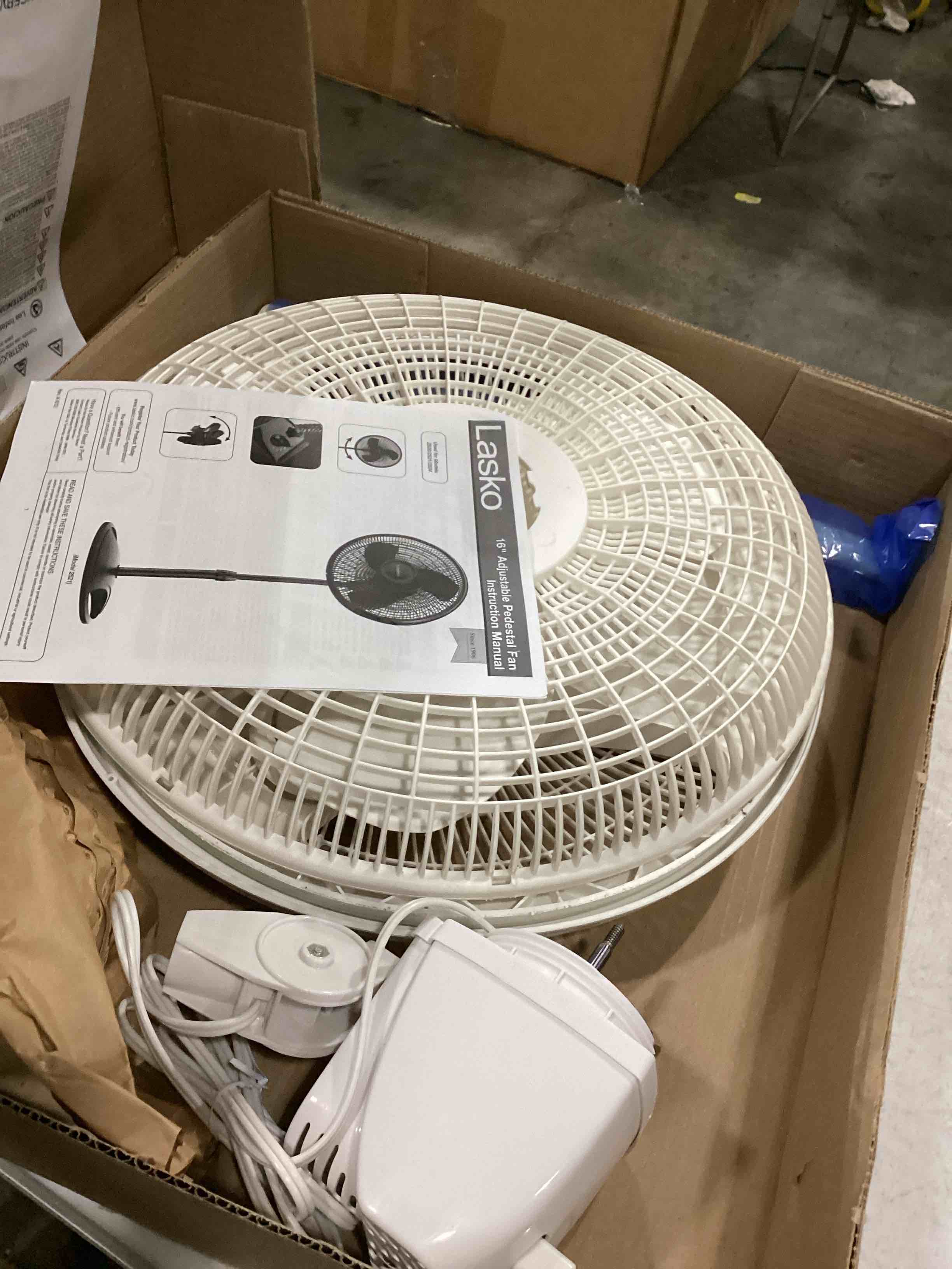 Lasko 2520 Oscillating Stand Fan,White 16 Inch