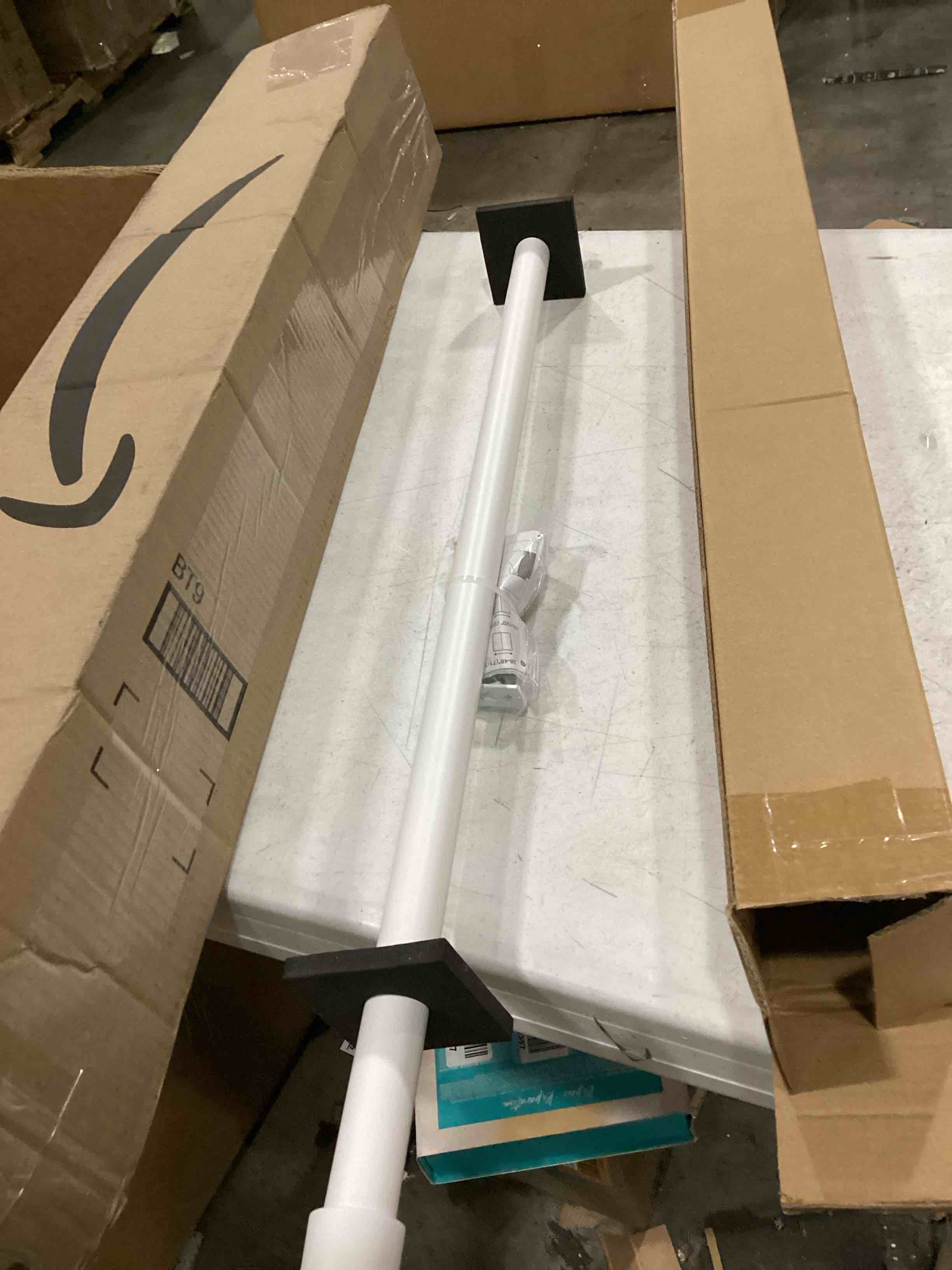 https://s3.amazonaws.com/lotting-images-prod/bidfta/YEL5499968_1726770091479.jpeg