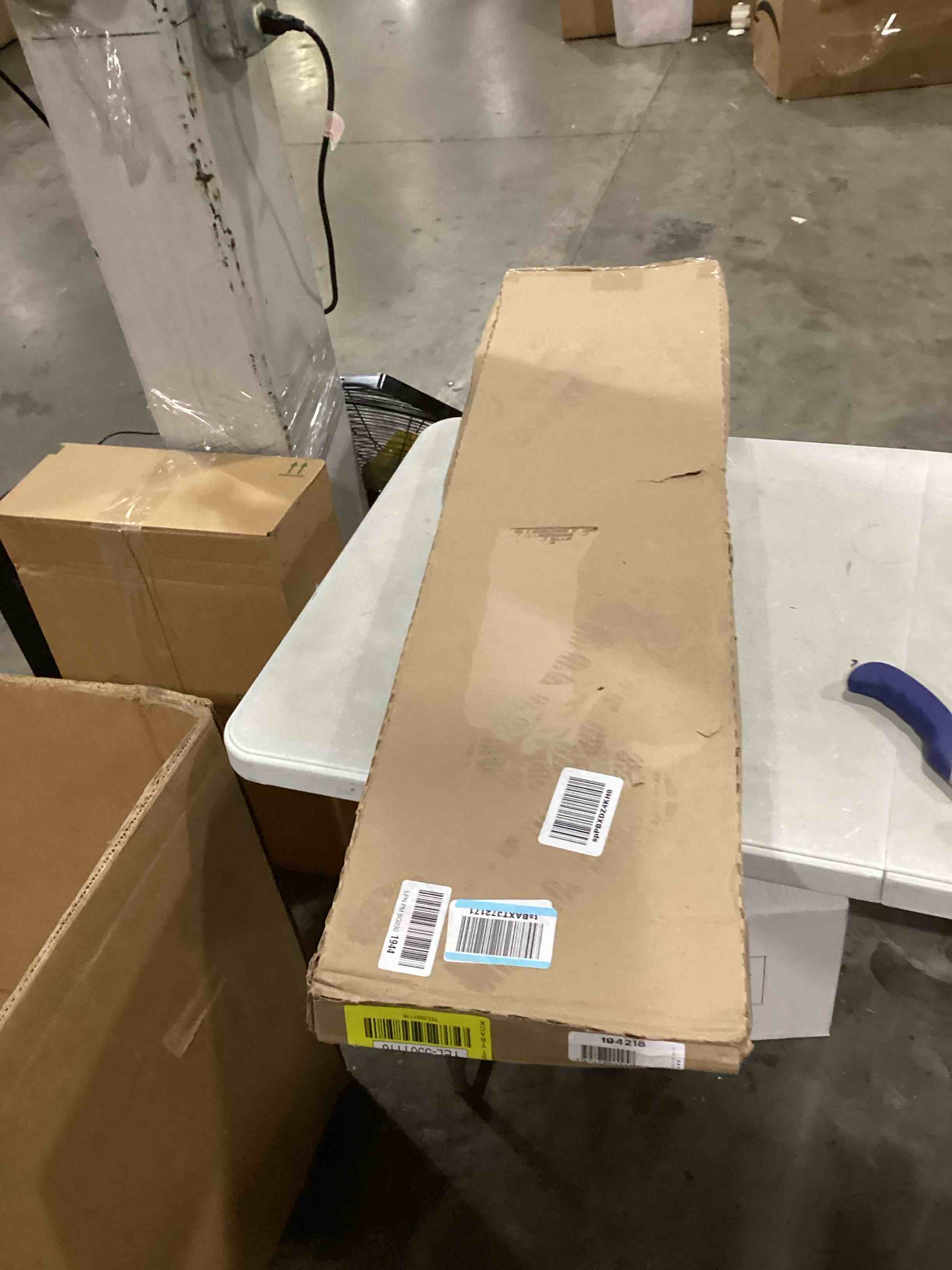 https://s3.amazonaws.com/lotting-images-prod/bidfta/YEL5501116_1726859336615.jpeg