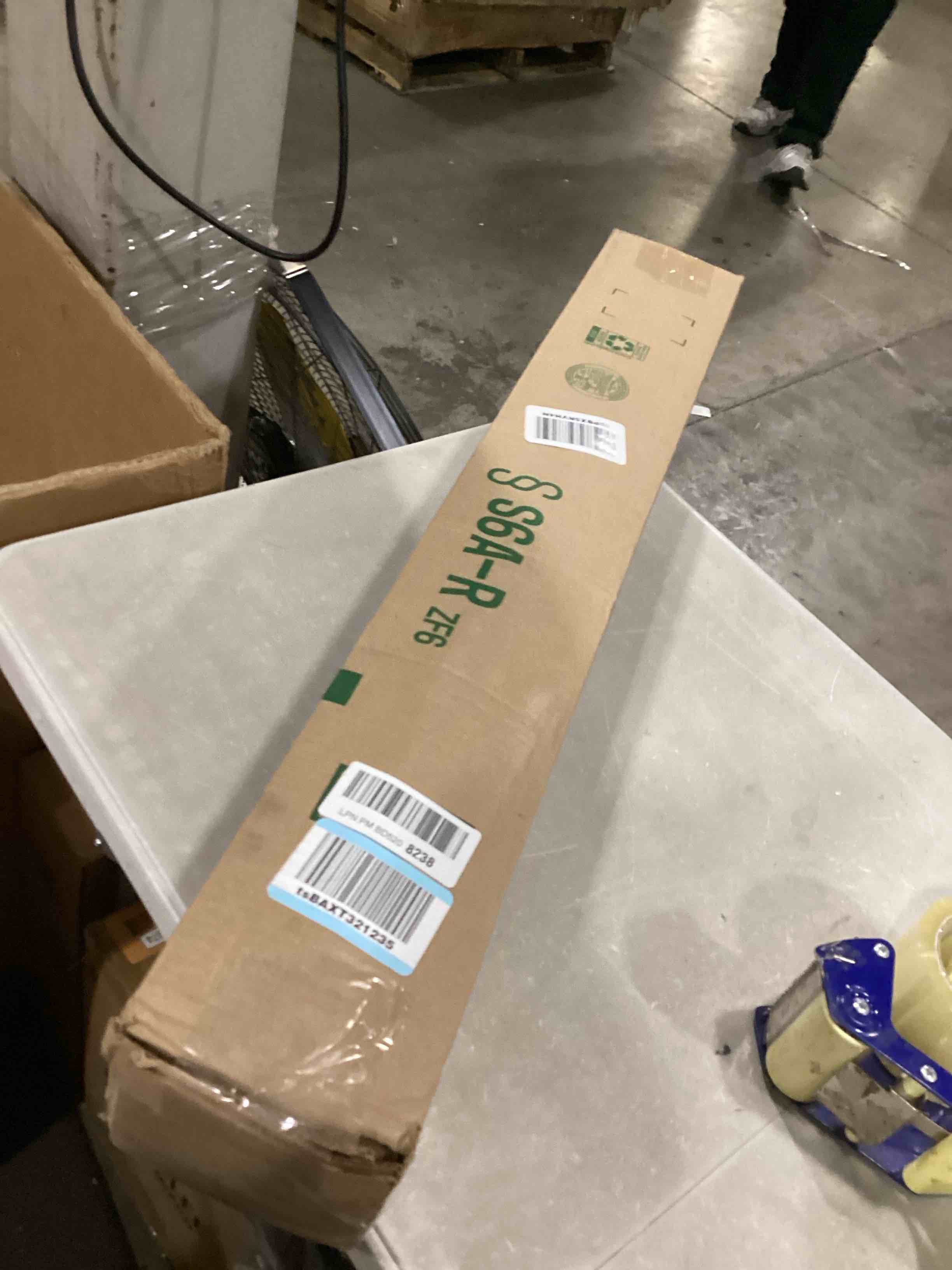 https://s3.amazonaws.com/lotting-images-prod/bidfta/YEL5501893_1728394538652.jpeg