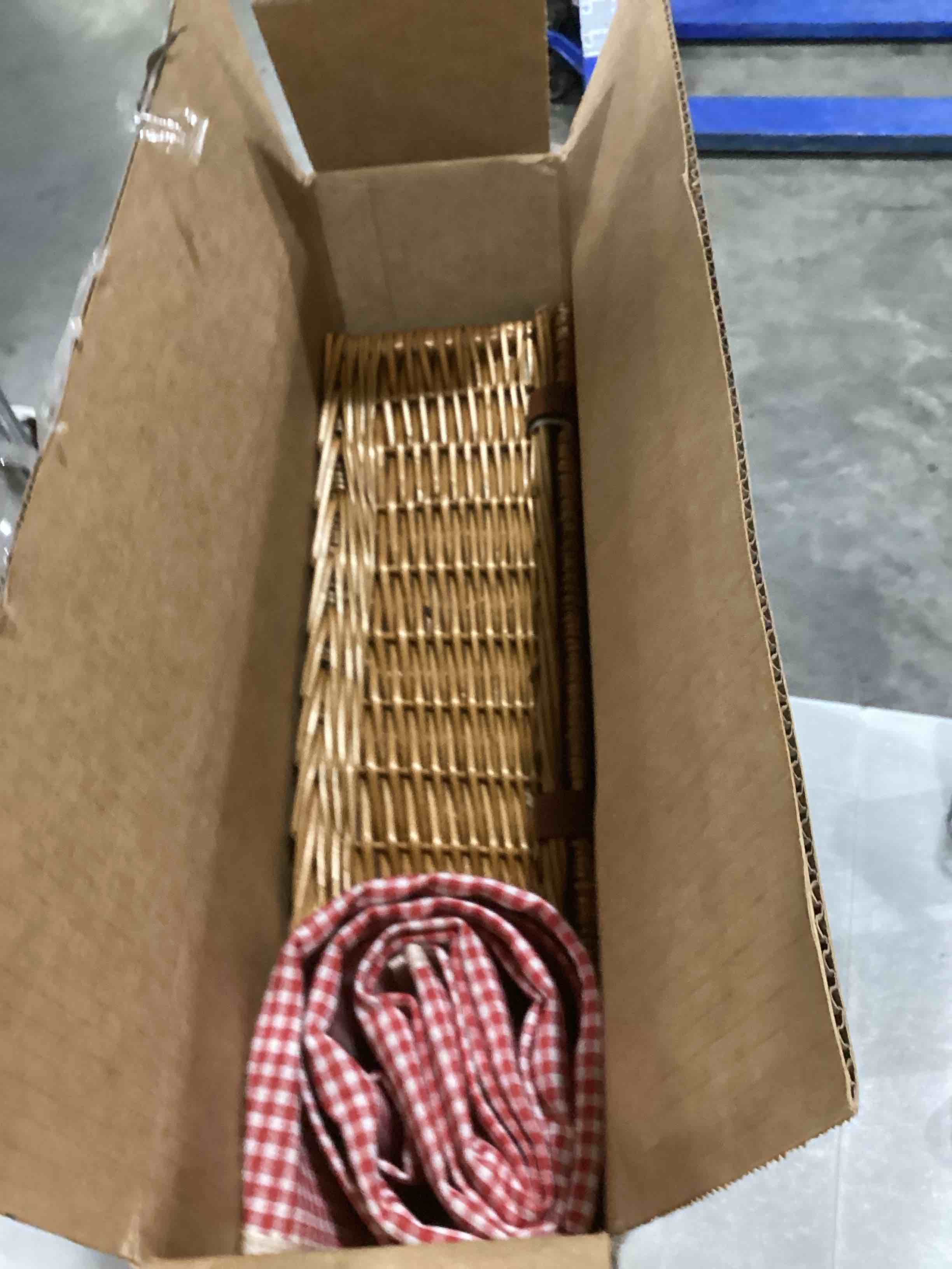 https://s3.amazonaws.com/lotting-images-prod/bidfta/YEL5502289_1728654214976.jpeg