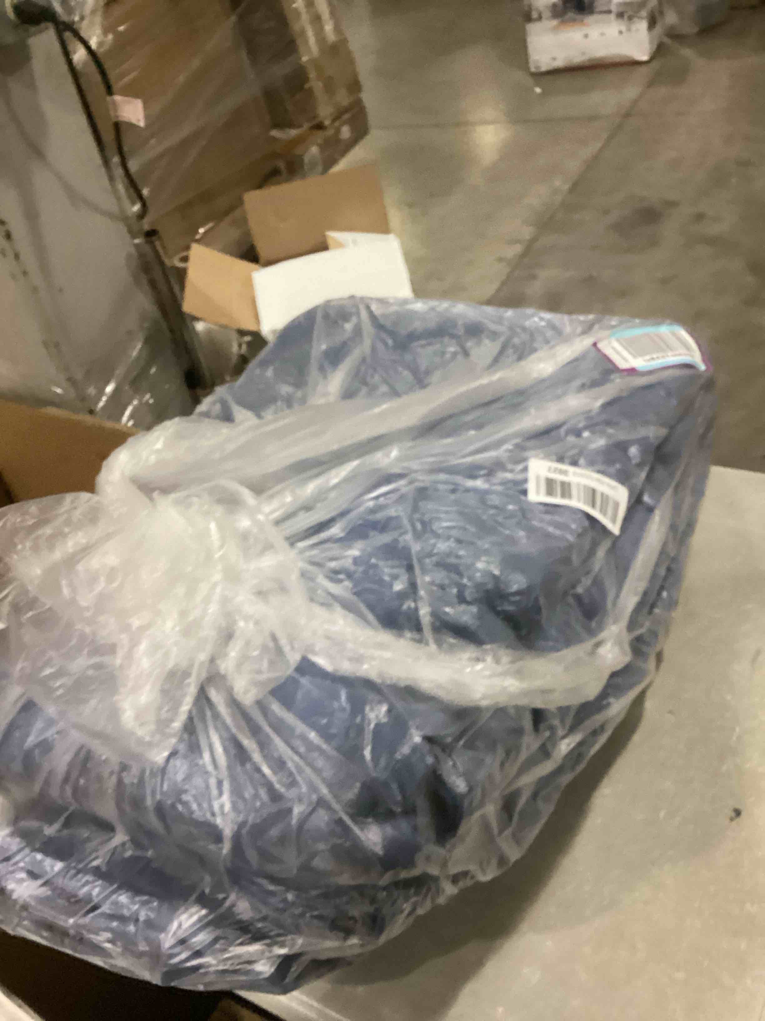 https://s3.amazonaws.com/lotting-images-prod/bidfta/YEL5502344_1728661837291.jpeg