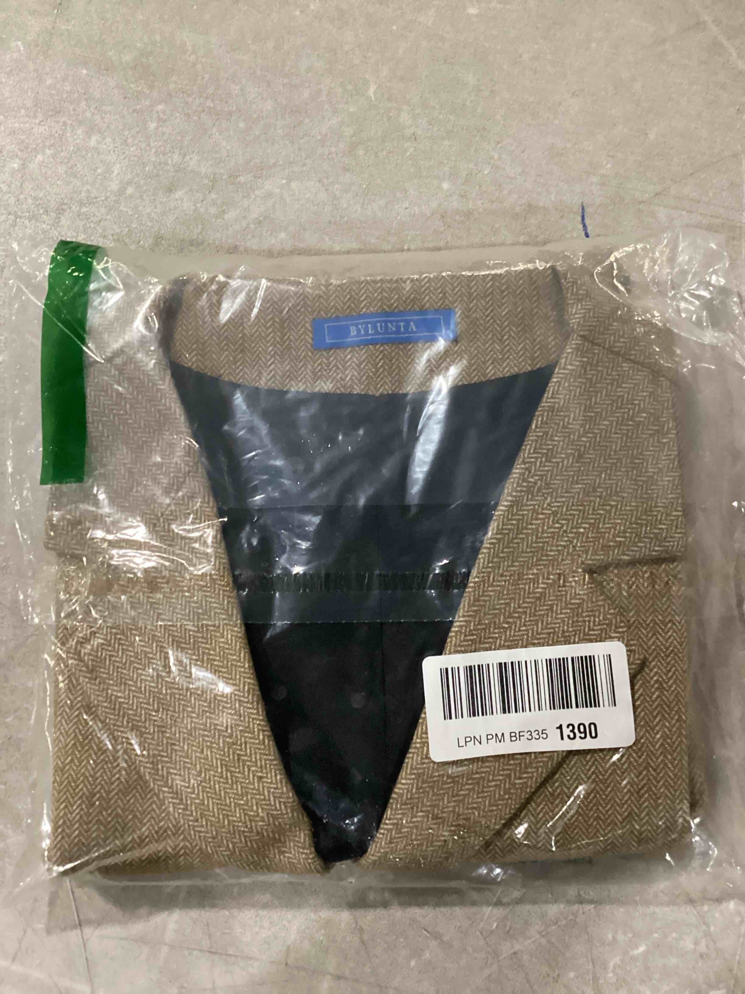 https://s3.amazonaws.com/lotting-images-prod/bidfta/YEL5503603_1727448992024.jpeg