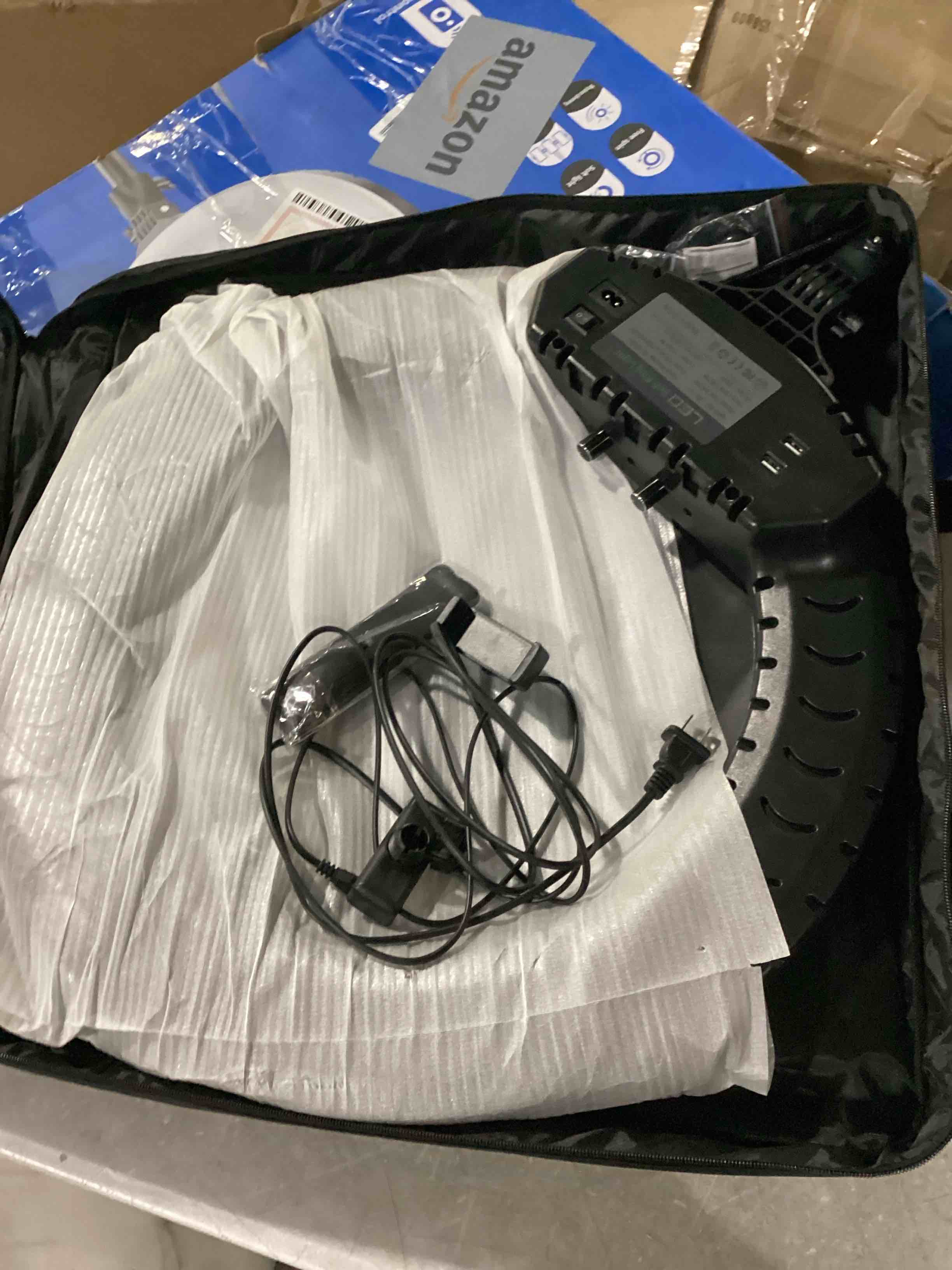 https://s3.amazonaws.com/lotting-images-prod/bidfta/YEL5503732_1727462612746.jpeg
