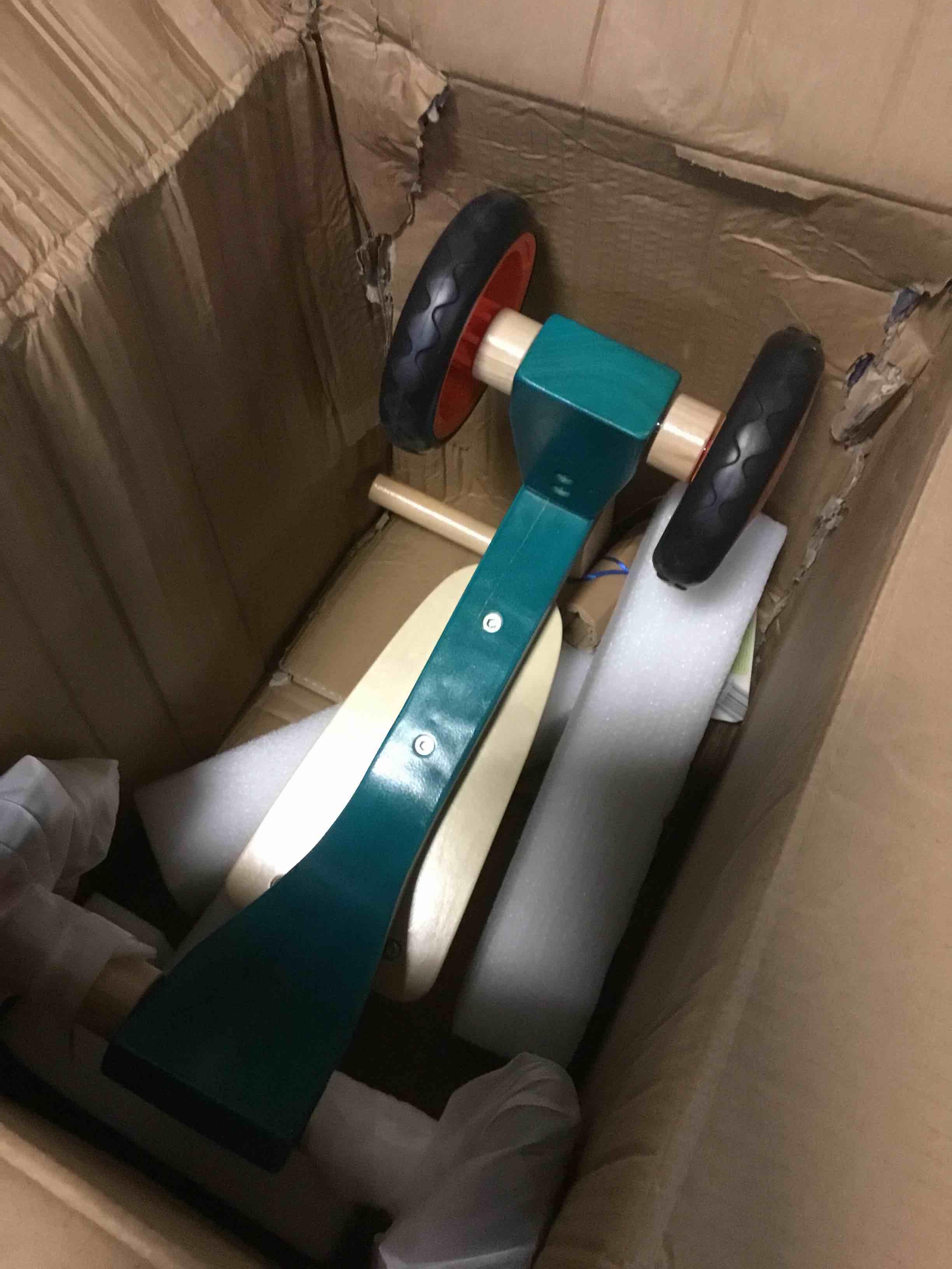 https://s3.amazonaws.com/lotting-images-prod/bidfta/YEL5505040_1702308852198.jpeg