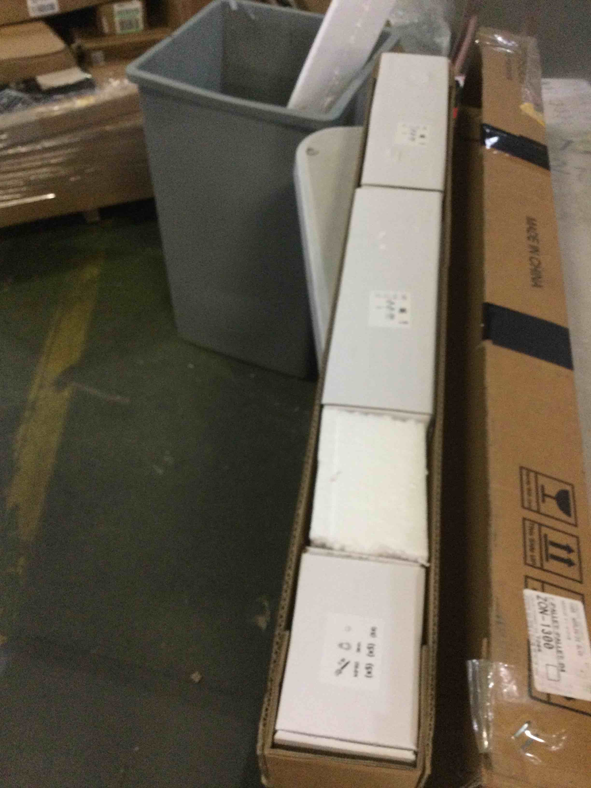 https://s3.amazonaws.com/lotting-images-prod/bidfta/YEL5509904_1702060441424.jpeg