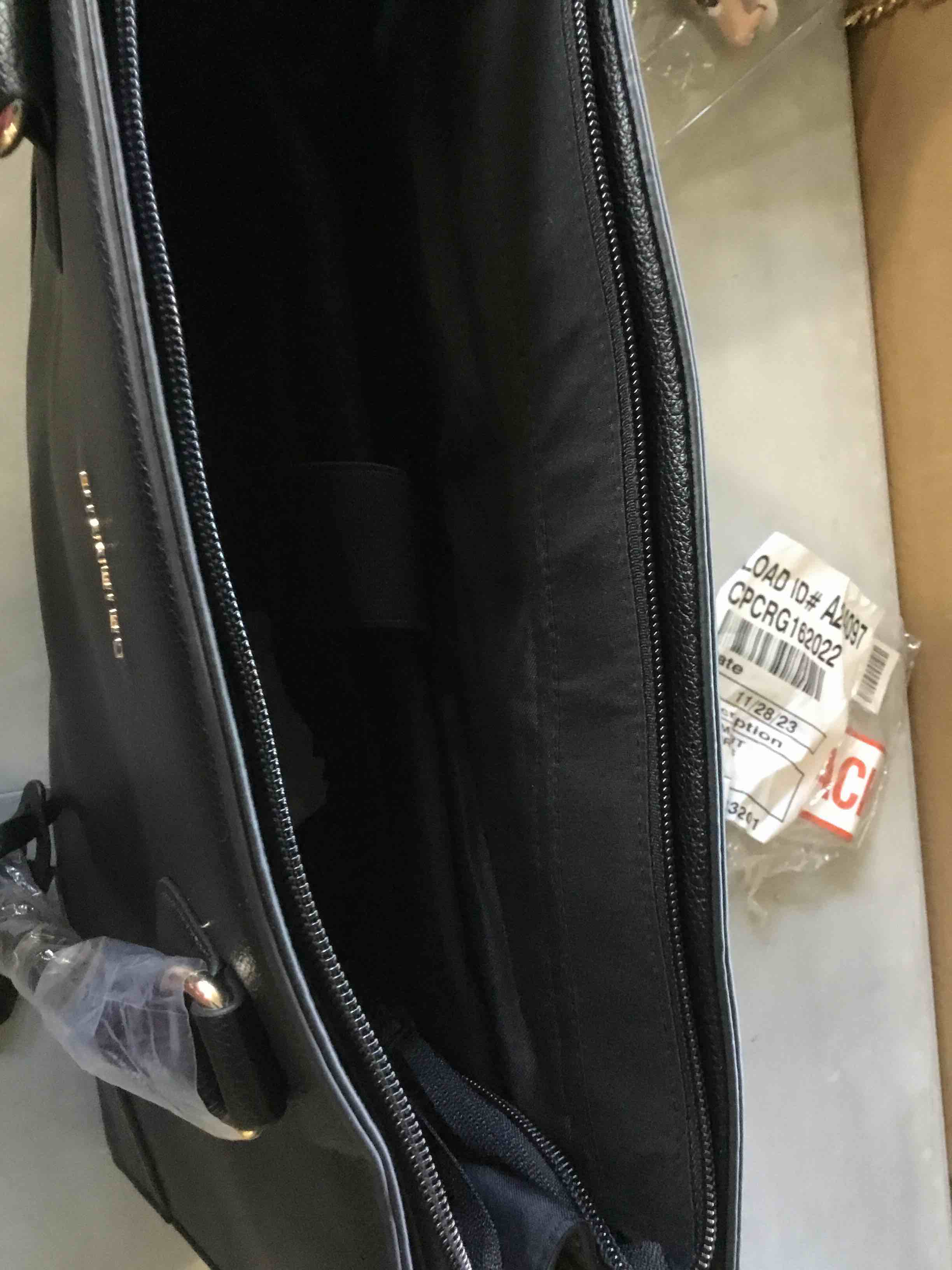 https://s3.amazonaws.com/lotting-images-prod/bidfta/YEL5511760_1701290205411.jpeg