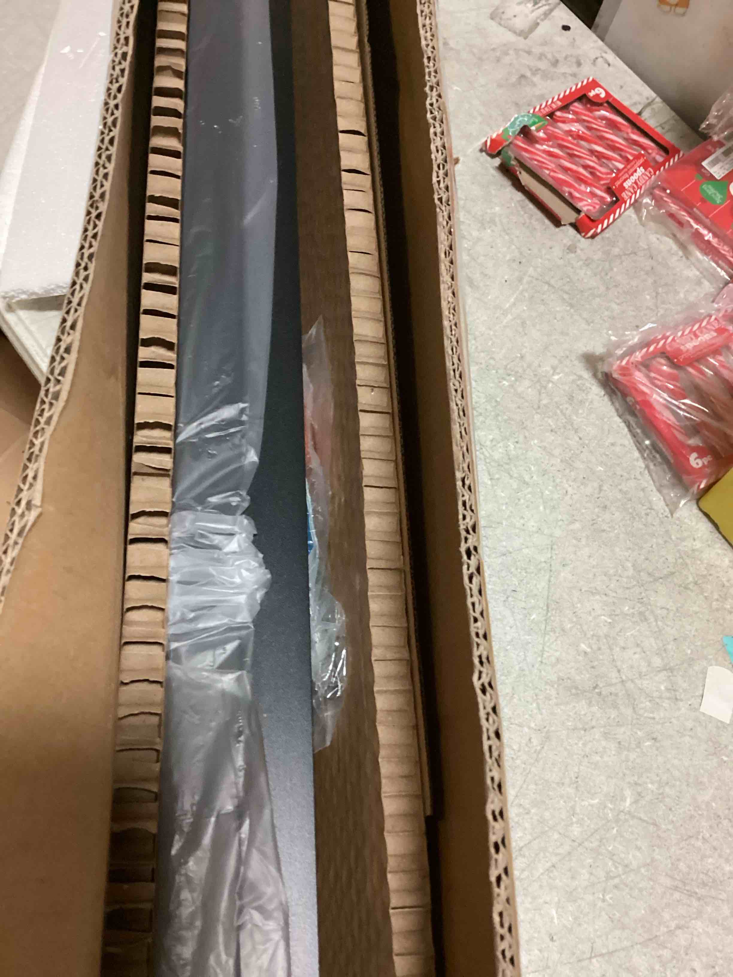 https://s3.amazonaws.com/lotting-images-prod/bidfta/YEL5514670_1701281203463.jpeg