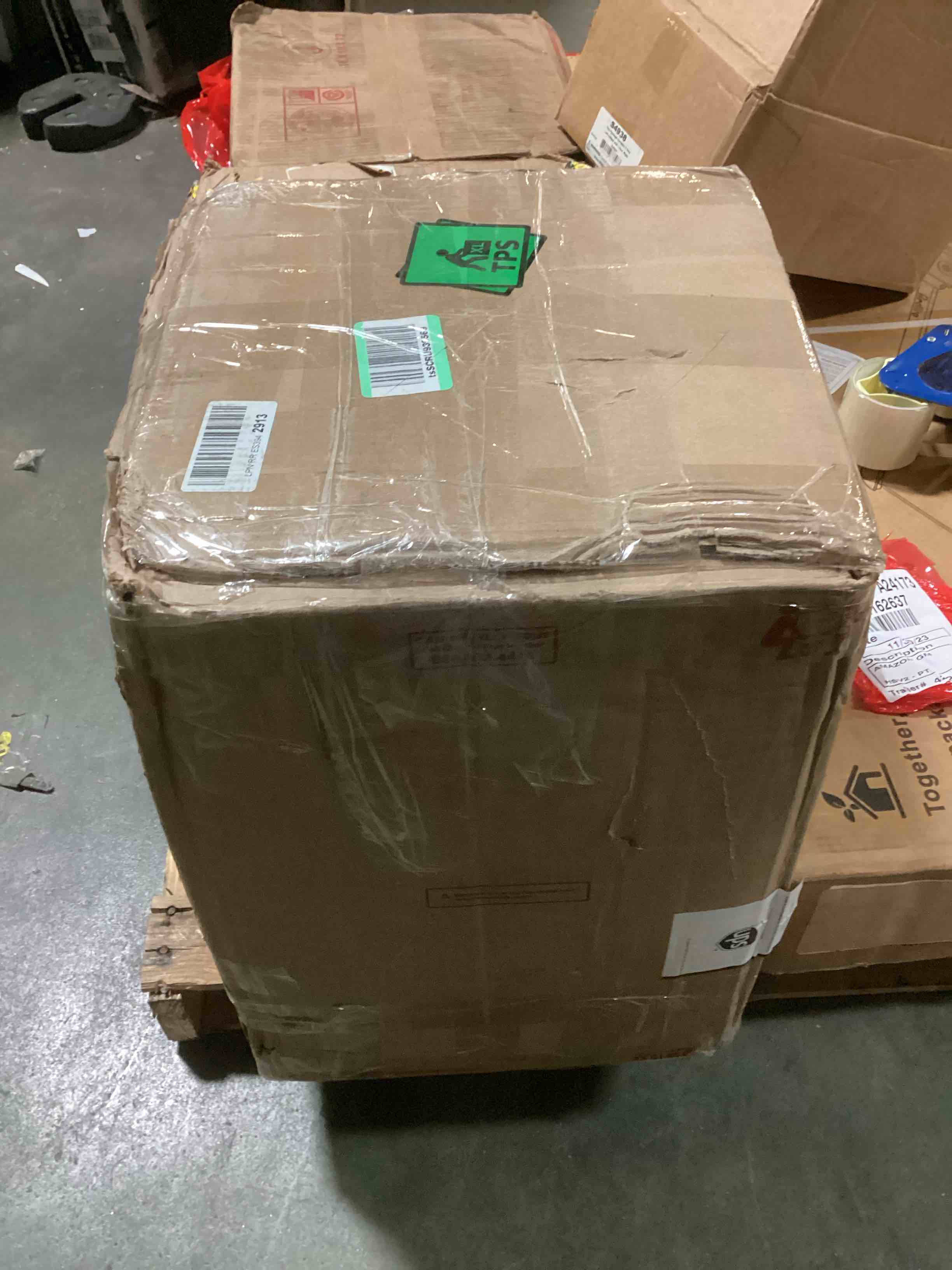 https://s3.amazonaws.com/lotting-images-prod/bidfta/YEL5514953_1701378362679.jpeg