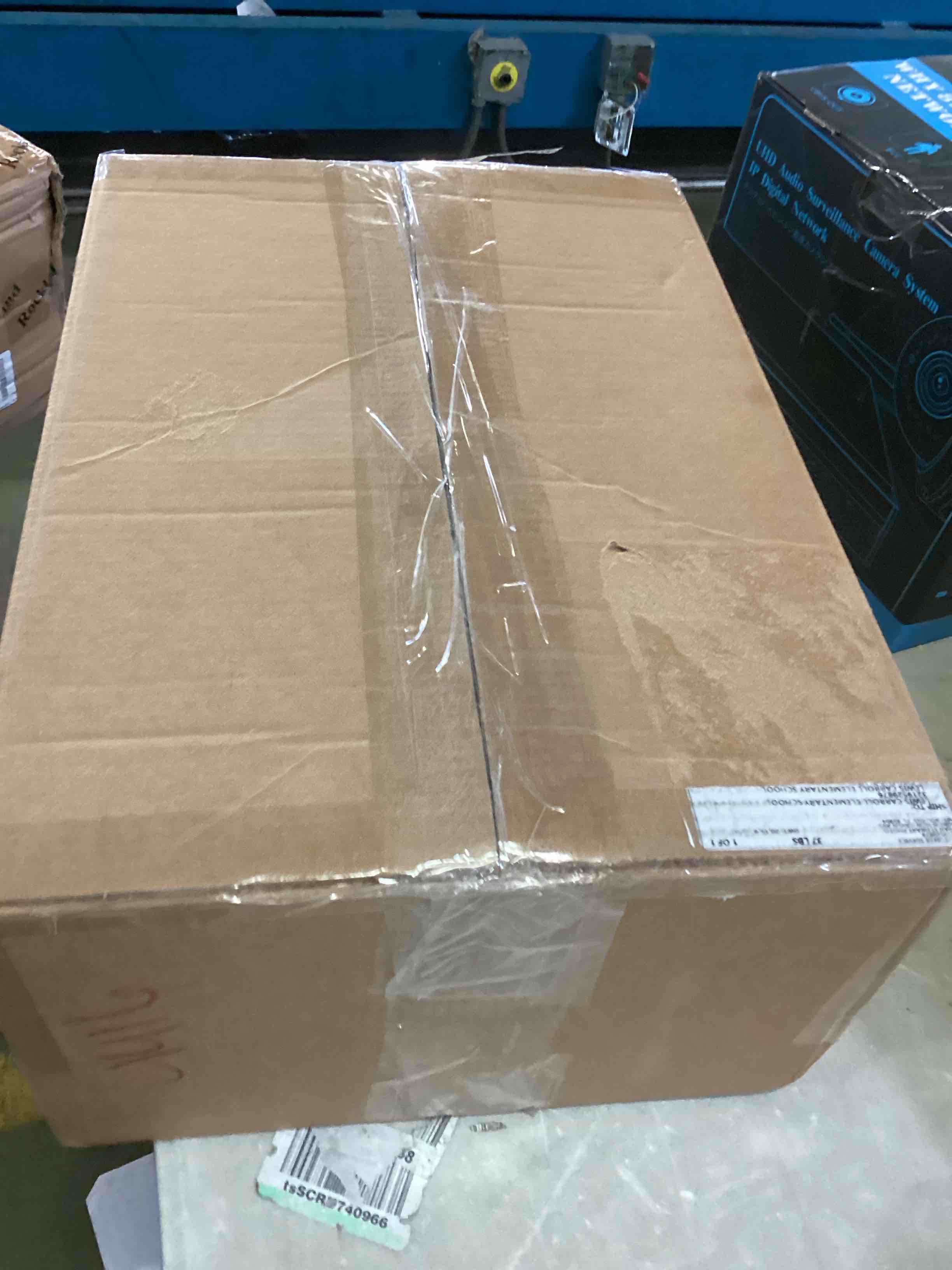 https://s3.amazonaws.com/lotting-images-prod/bidfta/YEL5515903_1701975440237.jpeg