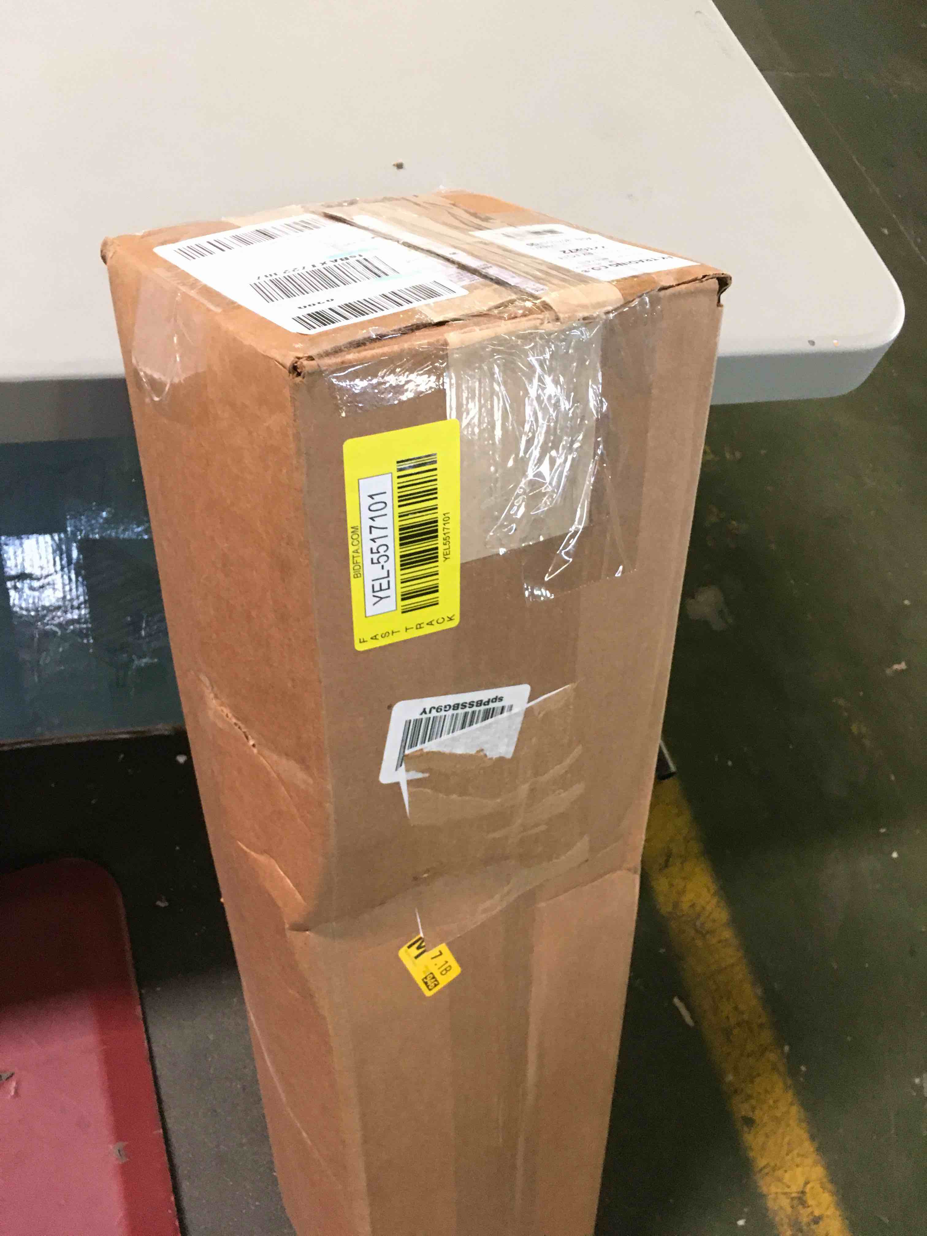 https://s3.amazonaws.com/lotting-images-prod/bidfta/YEL5517101_1699894327748.jpeg