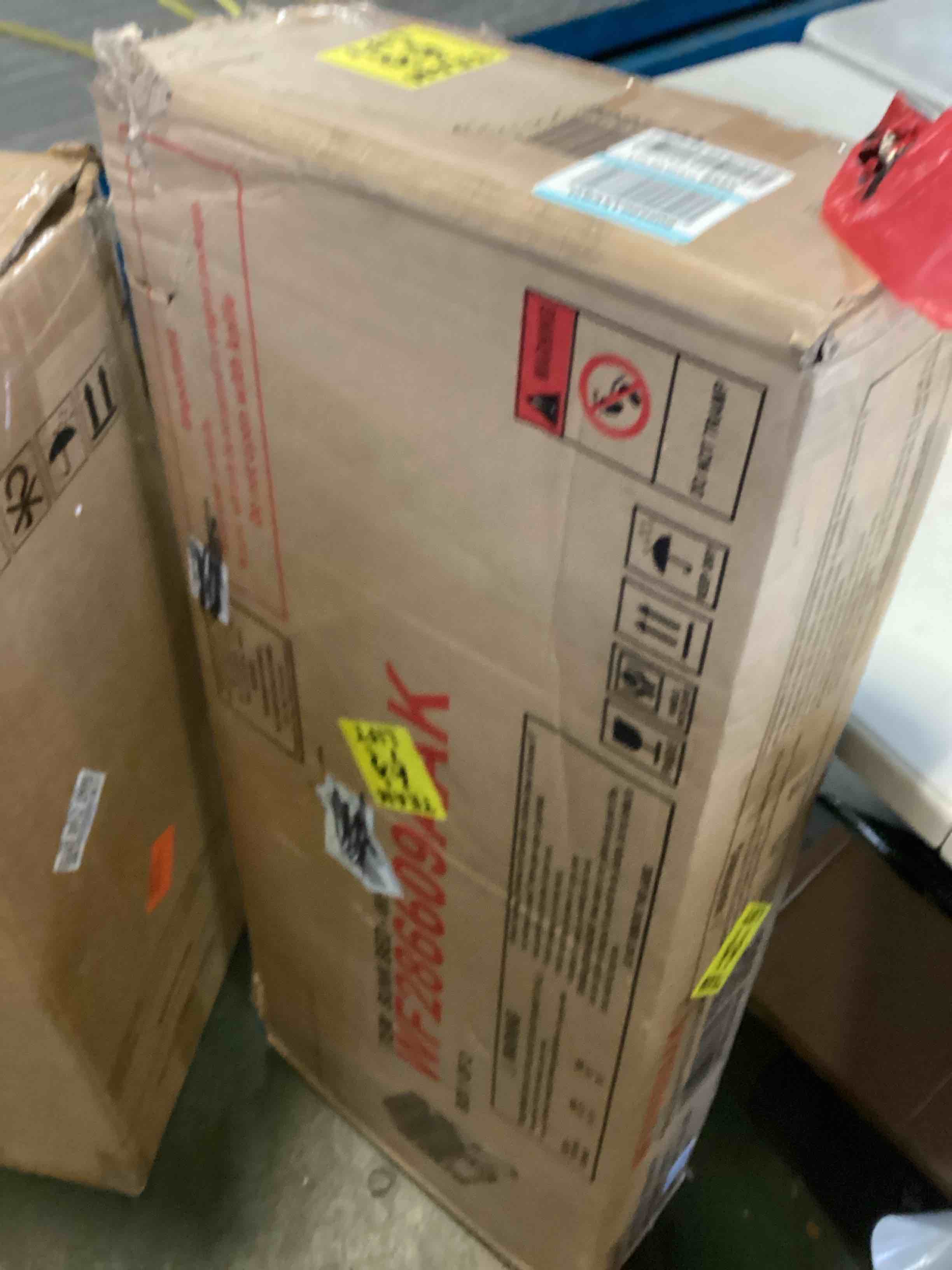 https://s3.amazonaws.com/lotting-images-prod/bidfta/YEL5517783_1699024614350.jpeg