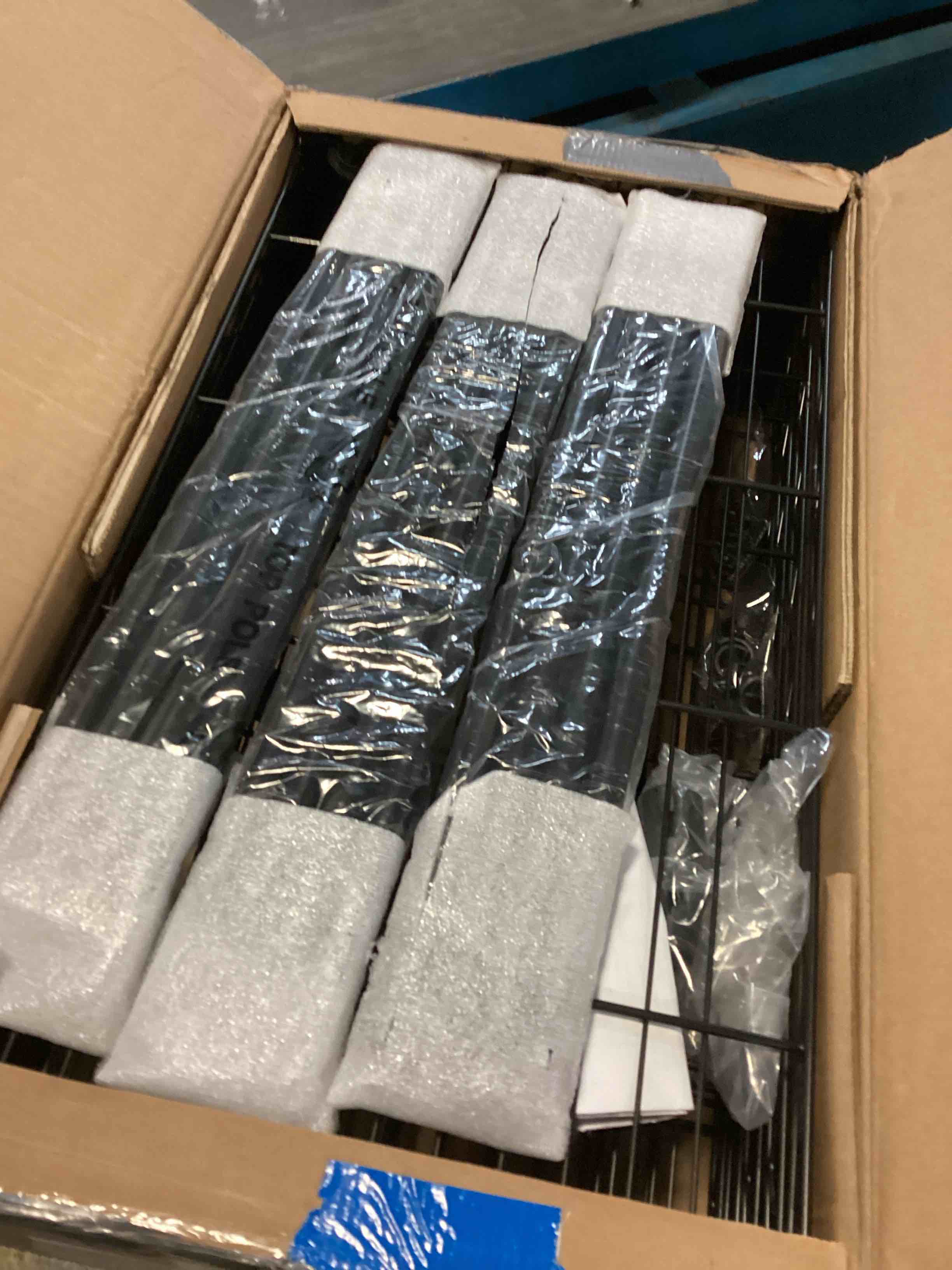 https://s3.amazonaws.com/lotting-images-prod/bidfta/YEL5517893_1699039993136.jpeg