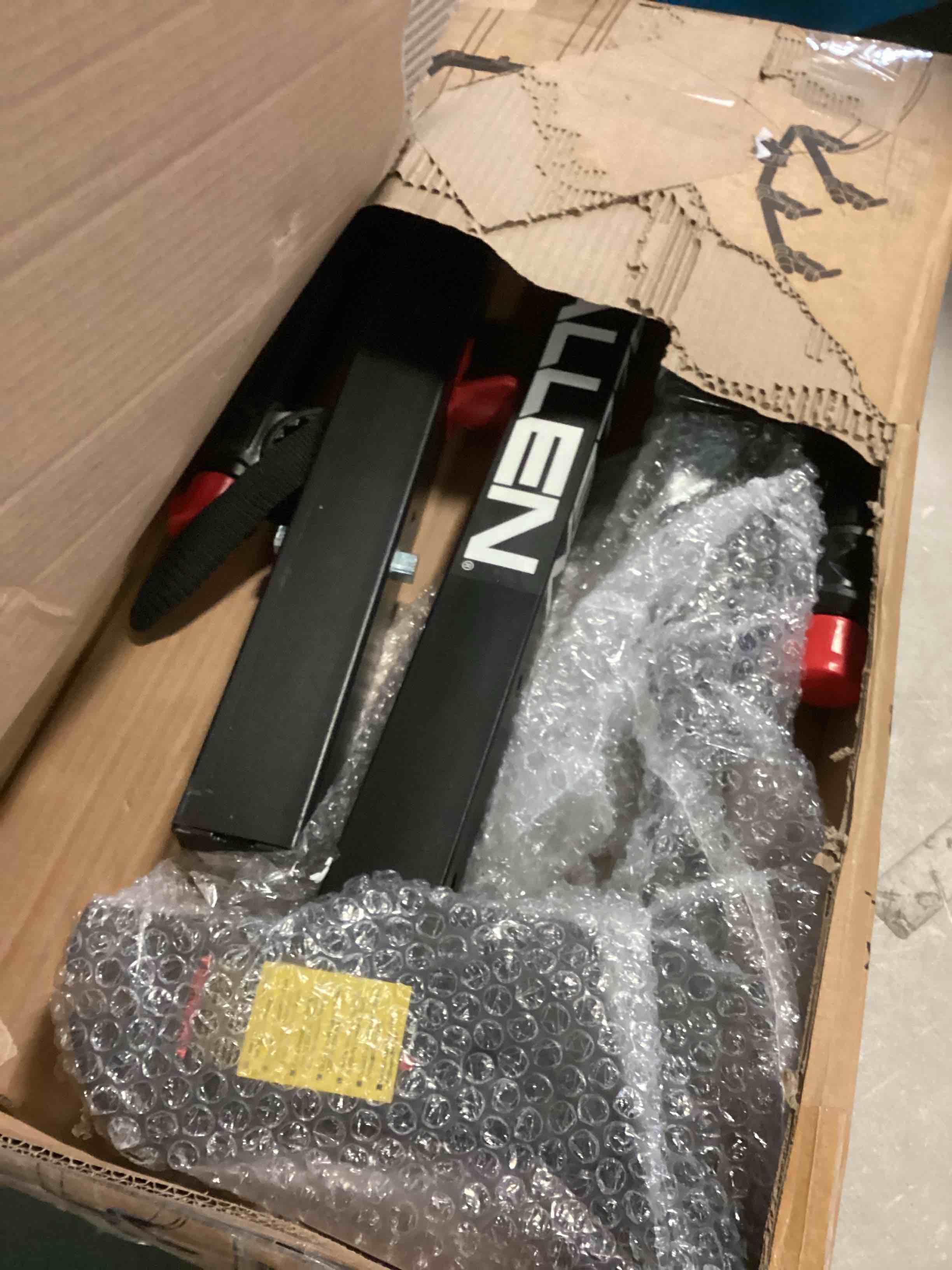 https://s3.amazonaws.com/lotting-images-prod/bidfta/YEL5517919_1699276132399.jpeg