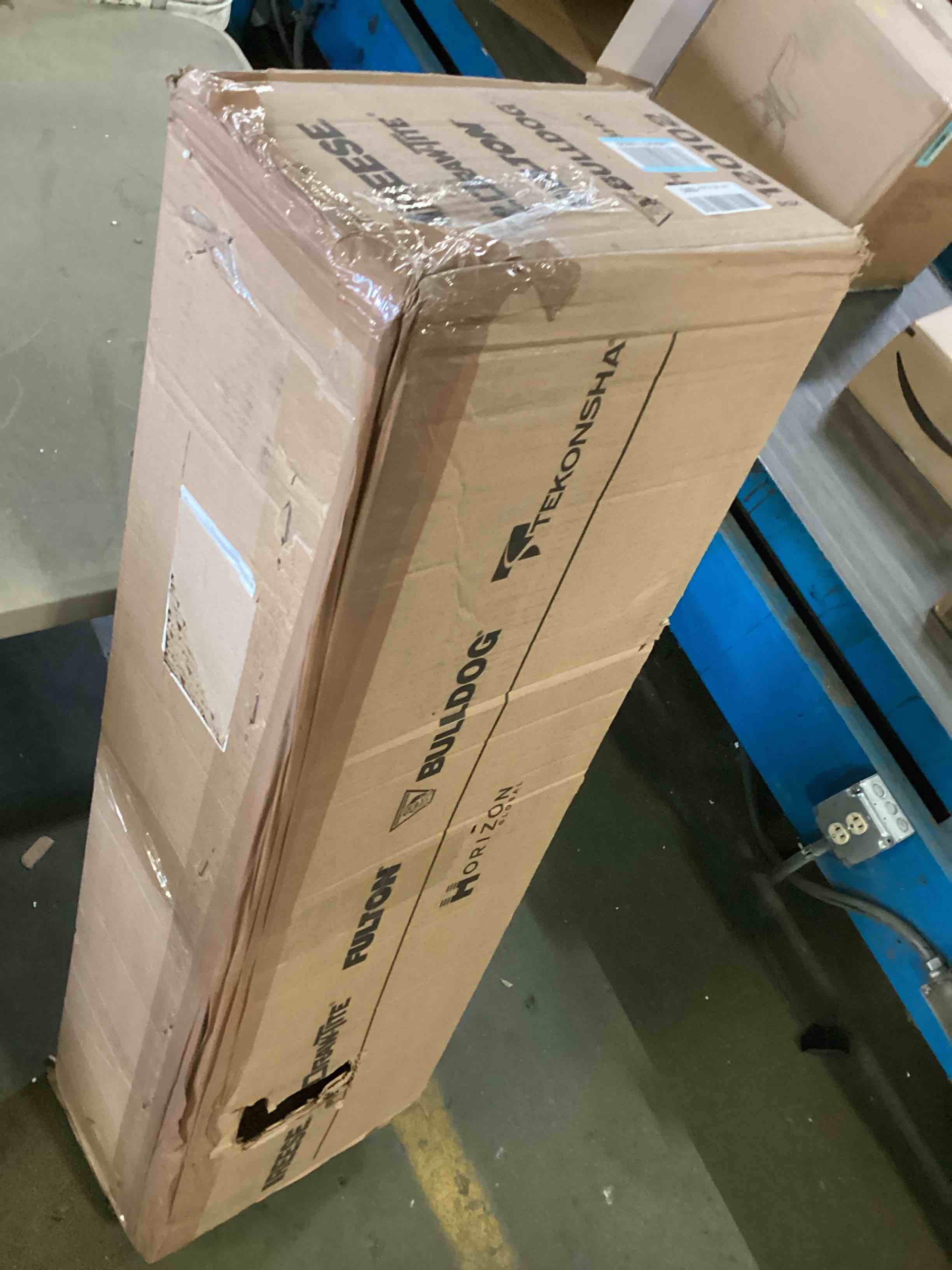 https://s3.amazonaws.com/lotting-images-prod/bidfta/YEL5518261_1699381839385.jpeg