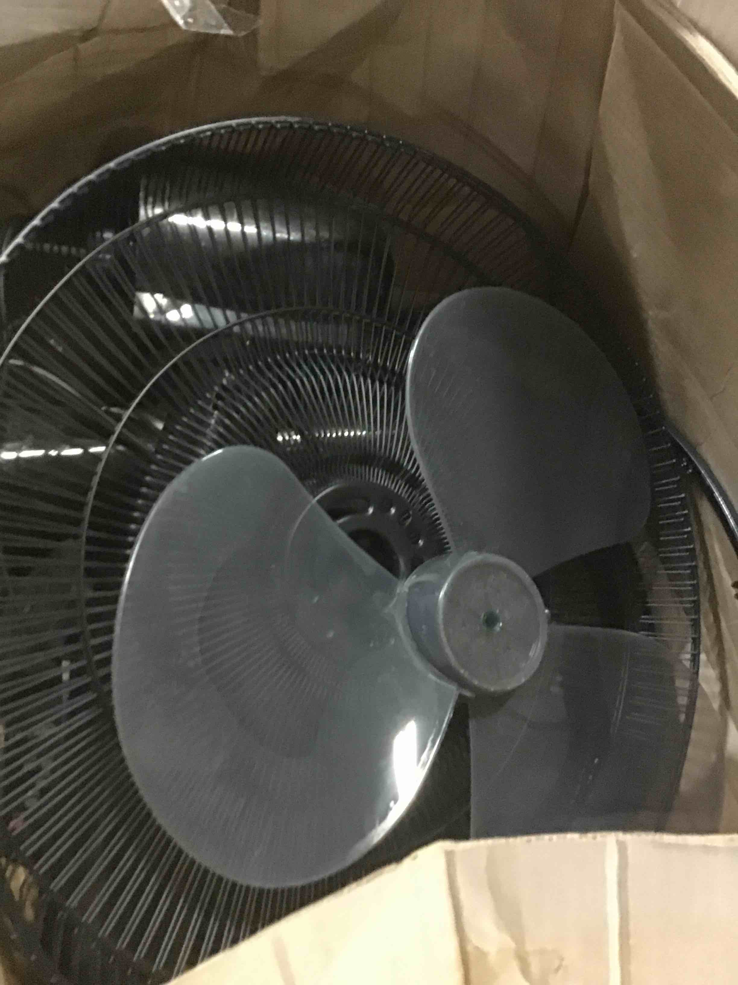 https://s3.amazonaws.com/lotting-images-prod/bidfta/YEL5518980_1698946683824.jpeg