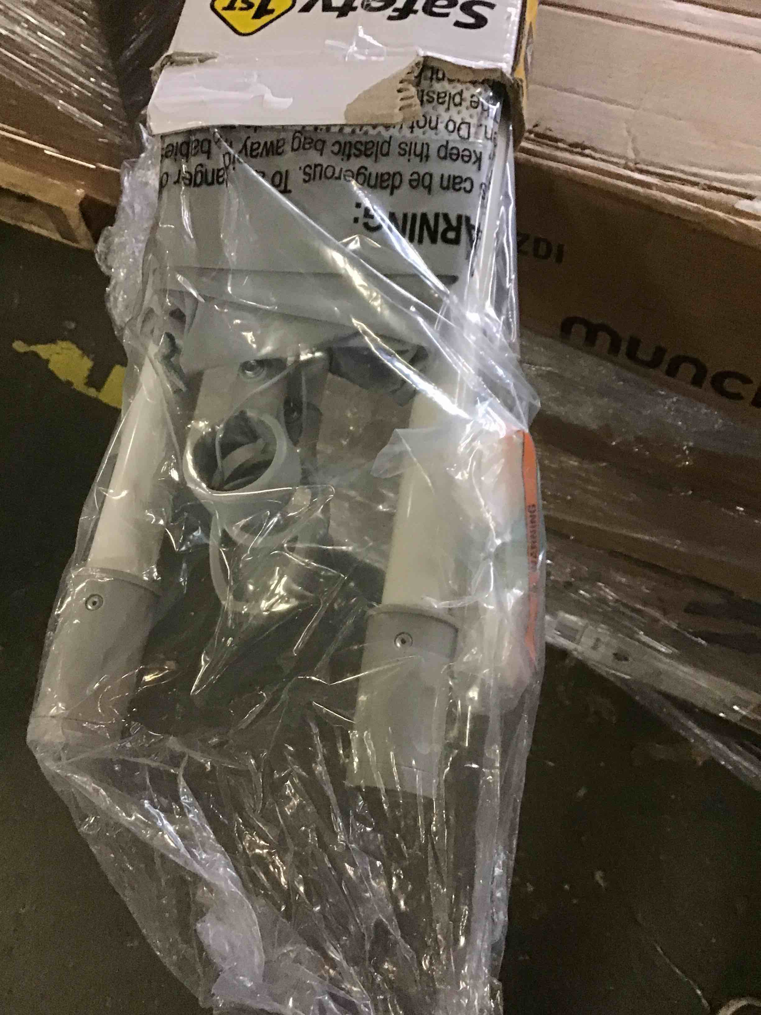 https://s3.amazonaws.com/lotting-images-prod/bidfta/YEL5519084_1699024862670.jpeg