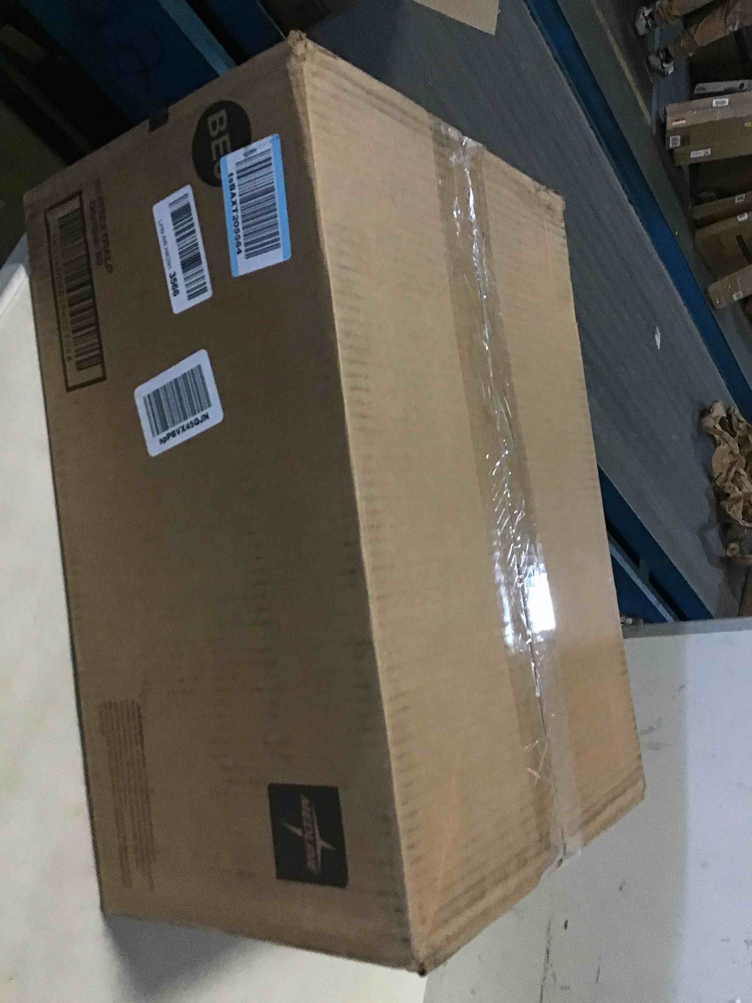 https://s3.amazonaws.com/lotting-images-prod/bidfta/YEL5520033_1699645947283.jpeg