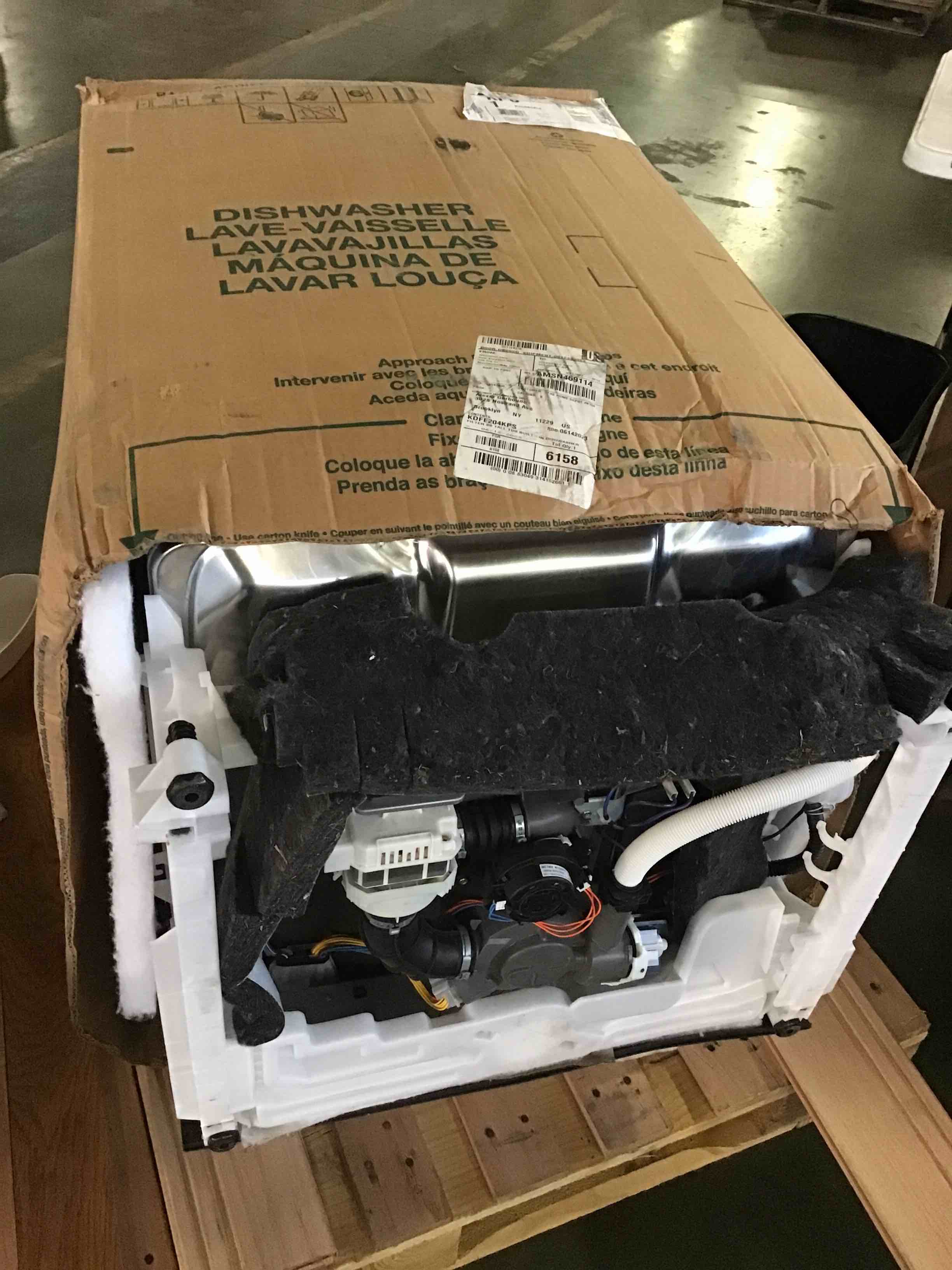 https://s3.amazonaws.com/lotting-images-prod/bidfta/YEL5522337_1698927432782.jpeg