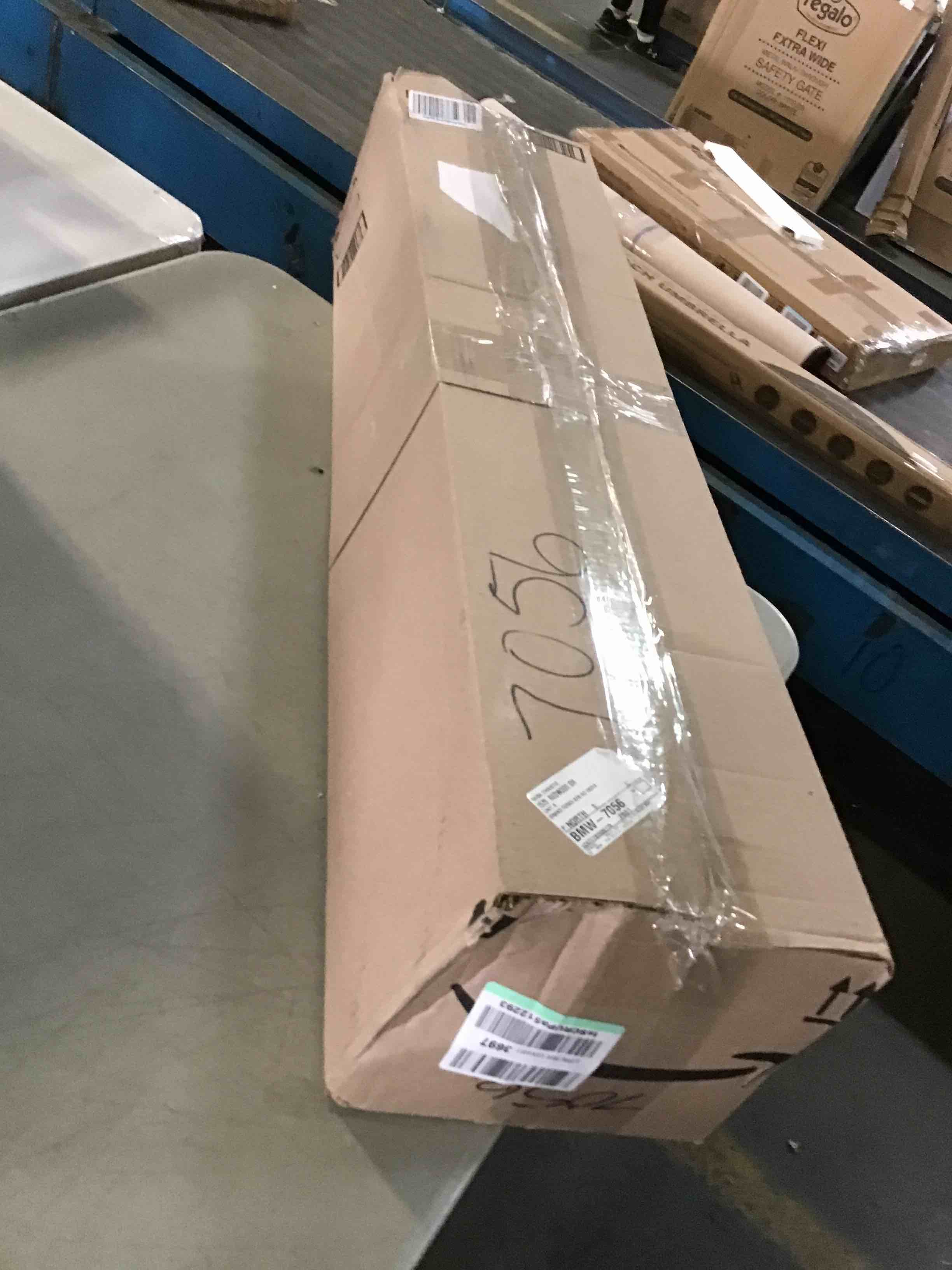 https://s3.amazonaws.com/lotting-images-prod/bidfta/YEL5523560_1698341991549.jpeg