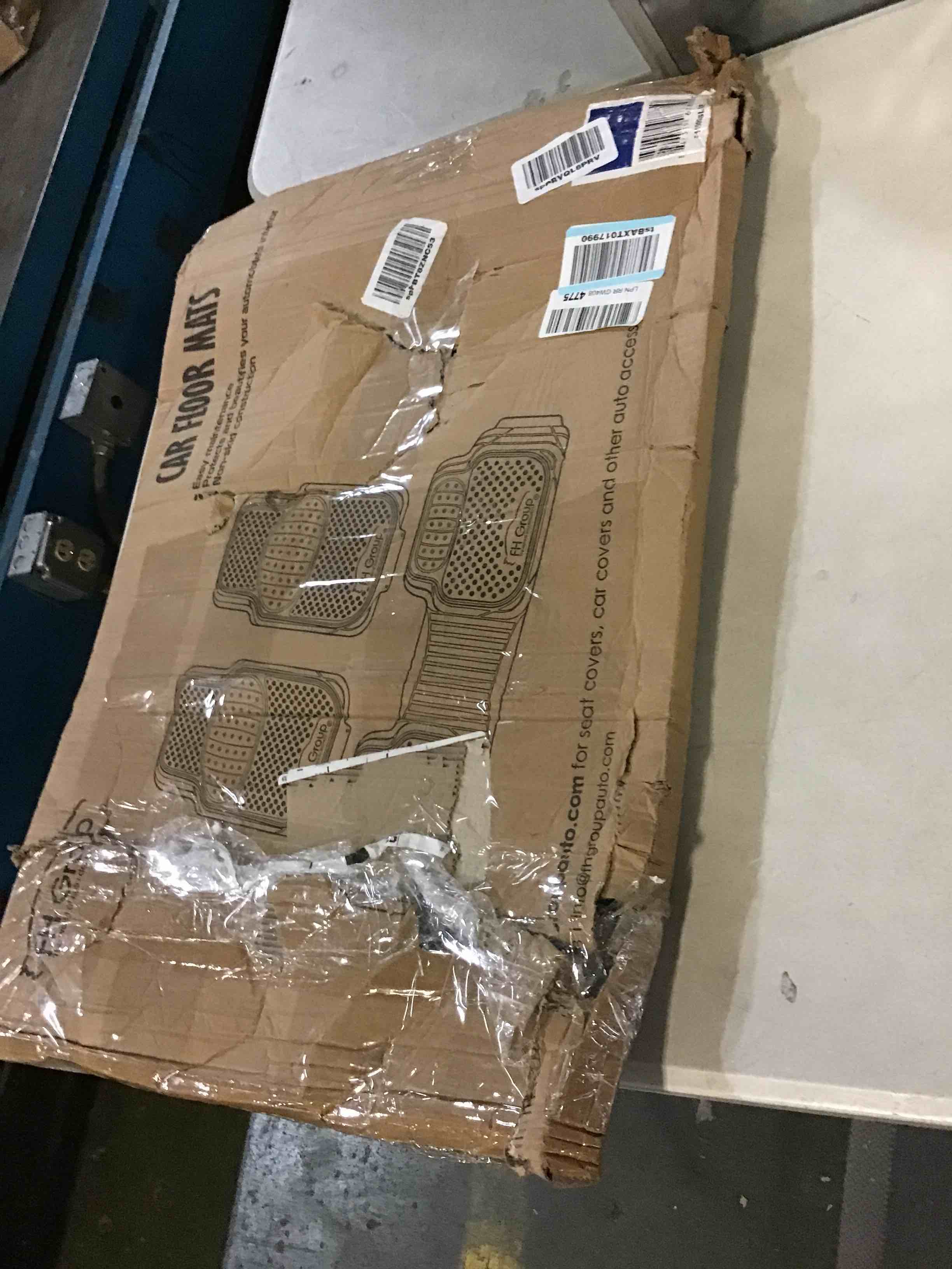 https://s3.amazonaws.com/lotting-images-prod/bidfta/YEL5523638_1698417915511.jpeg