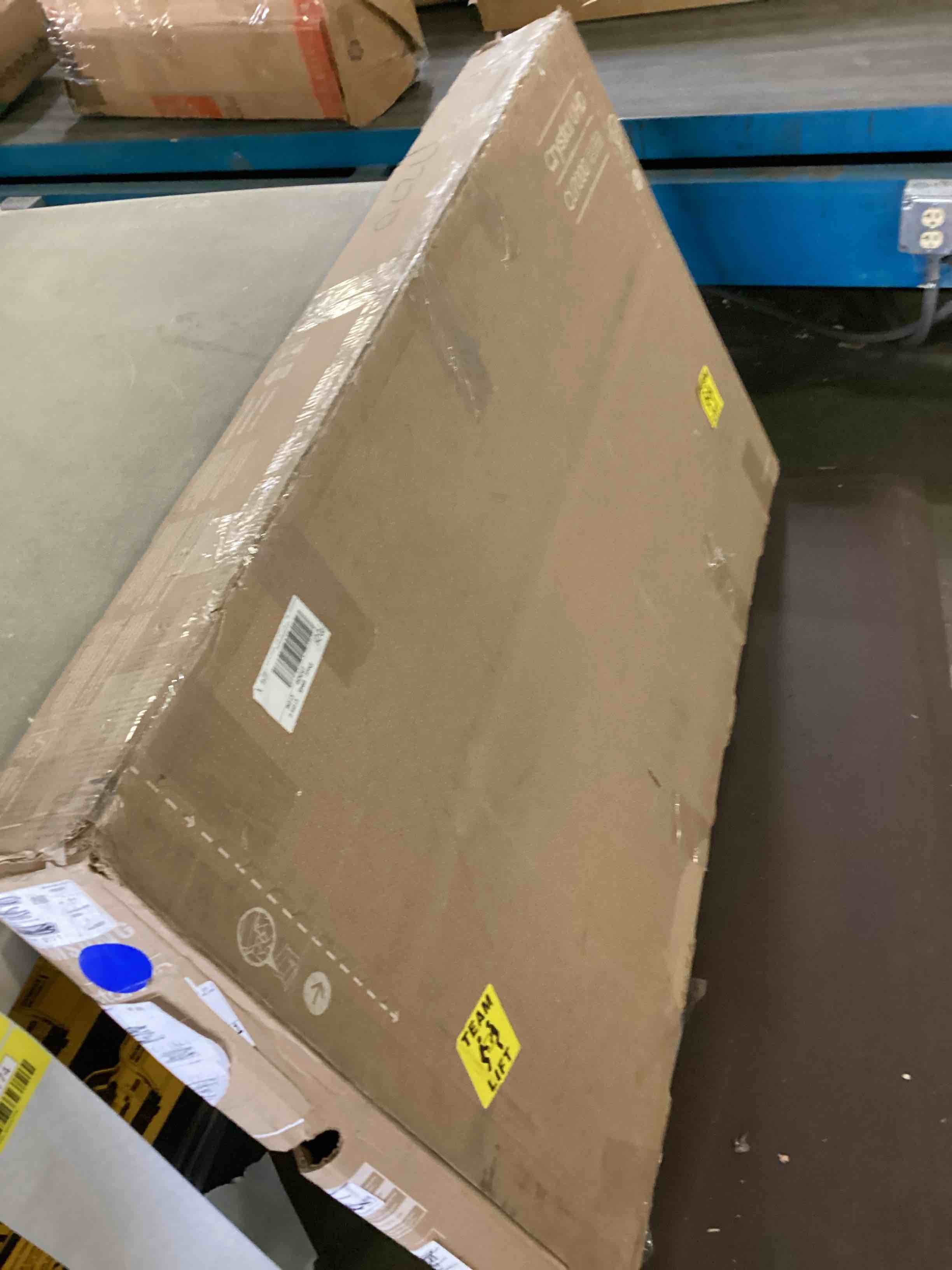 https://s3.amazonaws.com/lotting-images-prod/bidfta/YEL5524774_1699555990243.jpeg