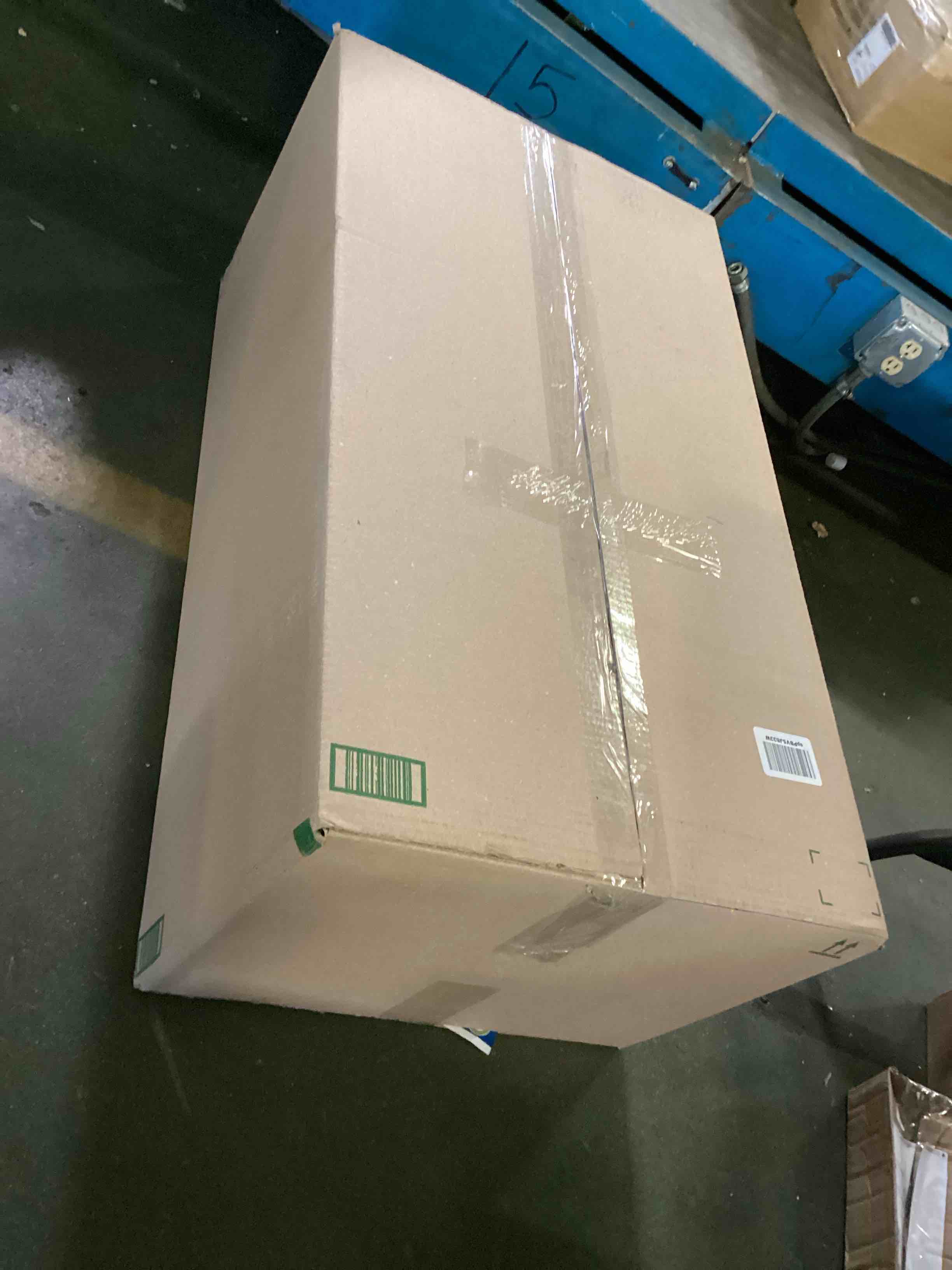 https://s3.amazonaws.com/lotting-images-prod/bidfta/YEL5524863_1699630562997.jpeg
