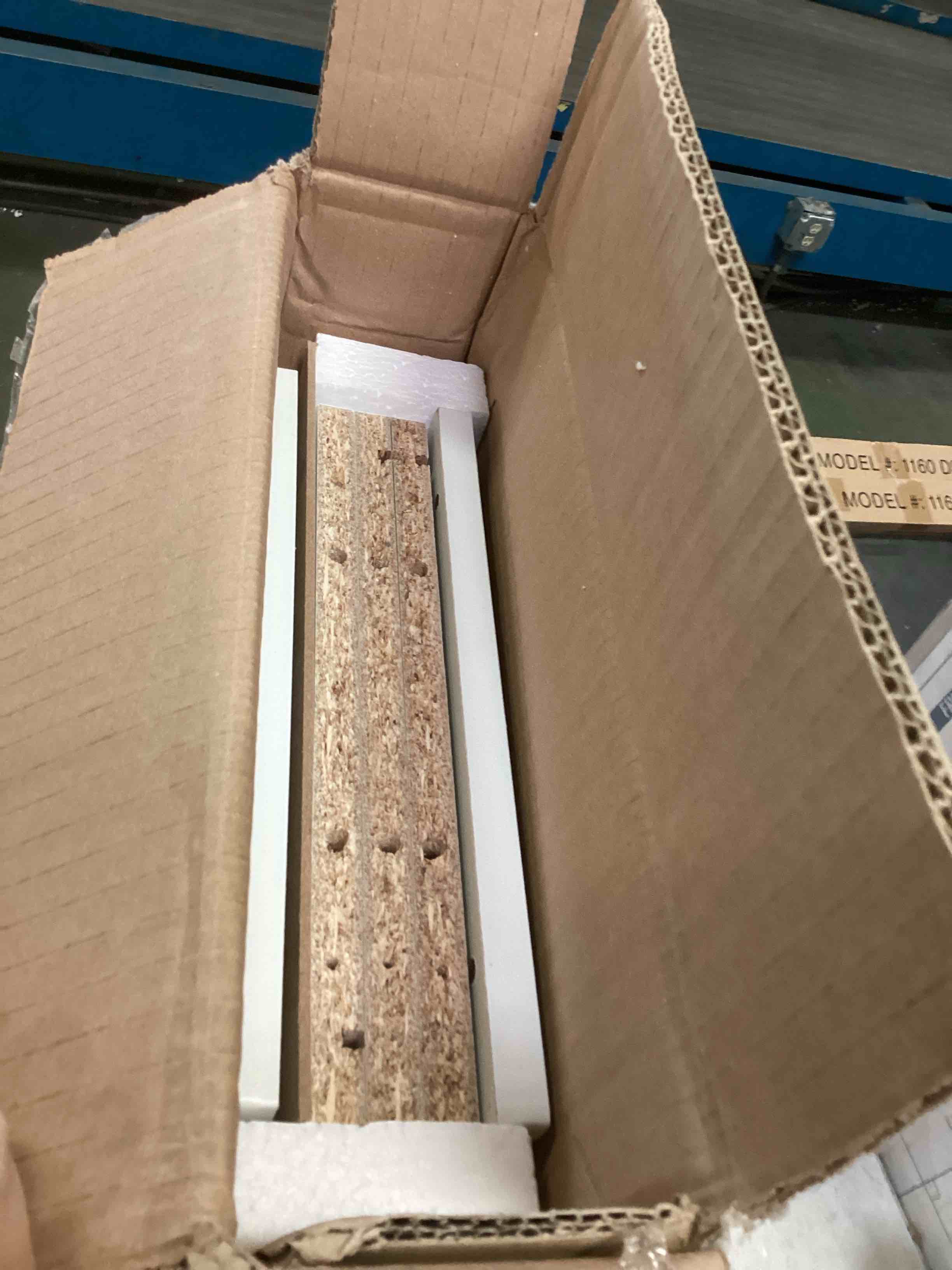 https://s3.amazonaws.com/lotting-images-prod/bidfta/YEL5525631_1699885328595.jpeg
