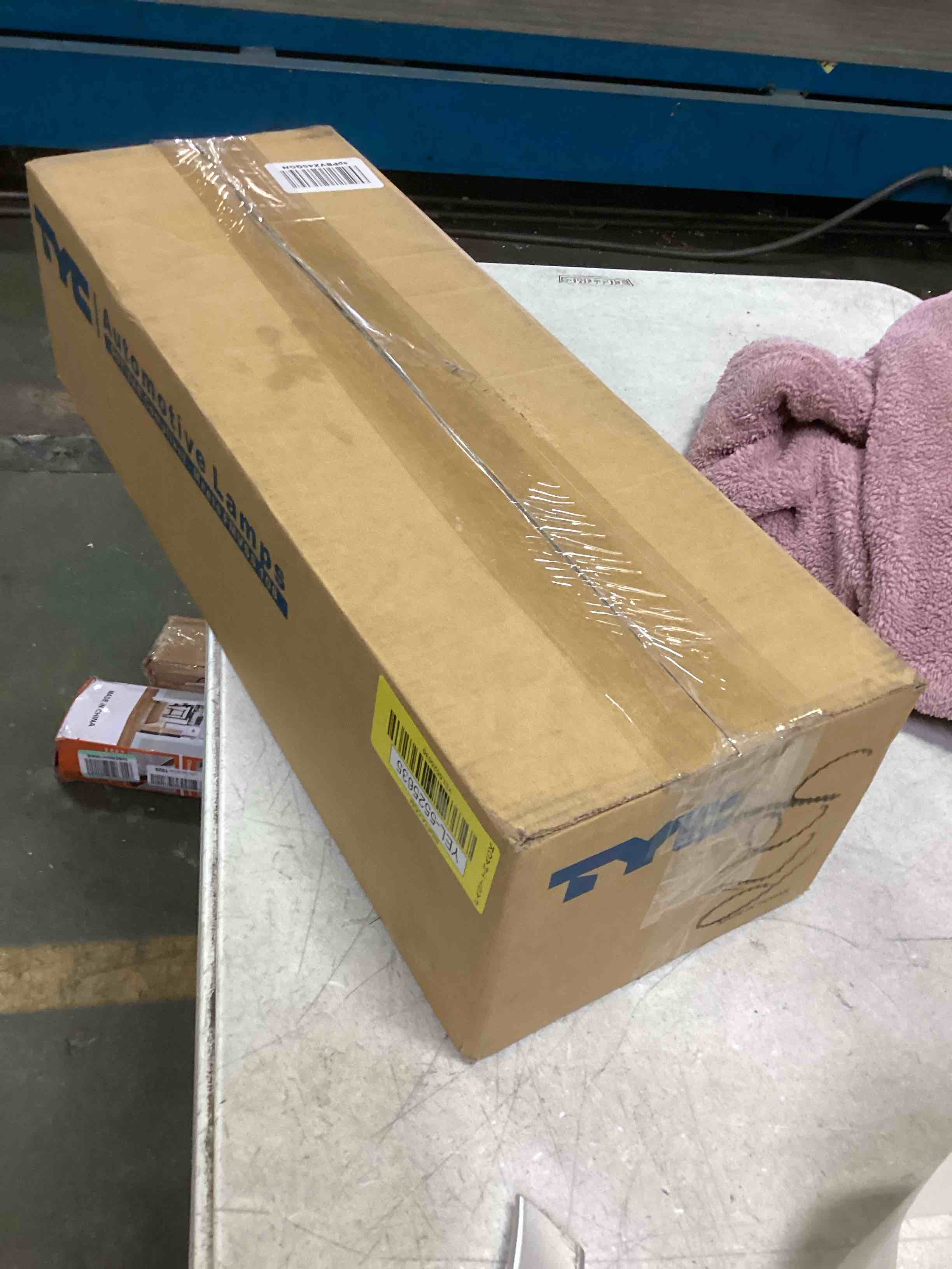 https://s3.amazonaws.com/lotting-images-prod/bidfta/YEL5525635_1699885737595.jpeg
