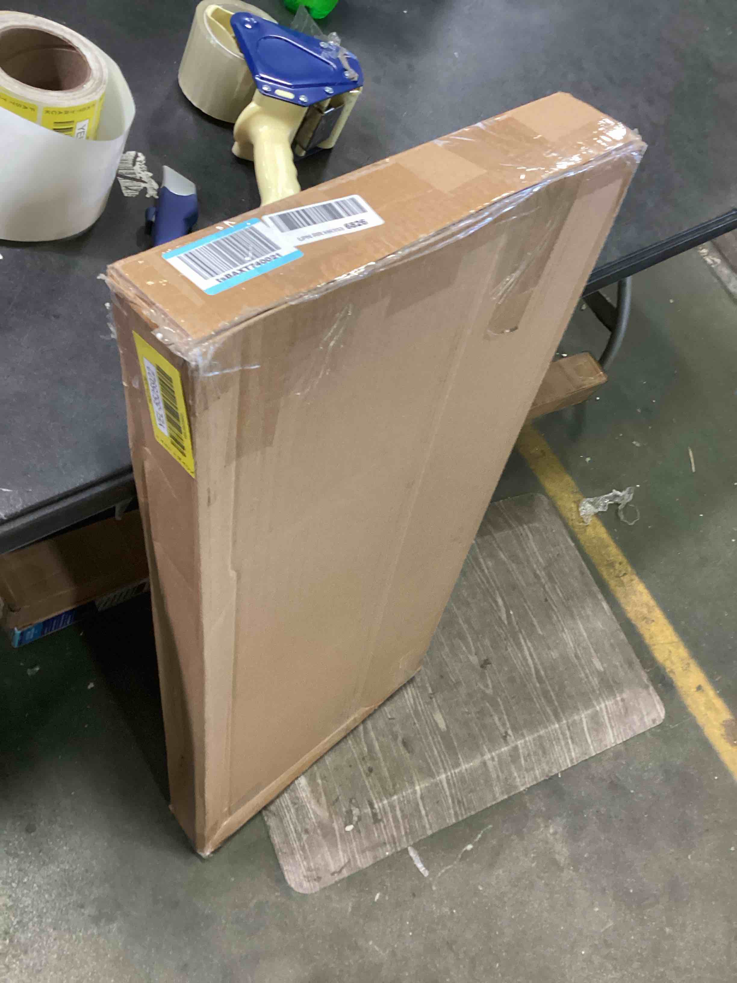 https://s3.amazonaws.com/lotting-images-prod/bidfta/YEL5525922_1699985715124.jpeg