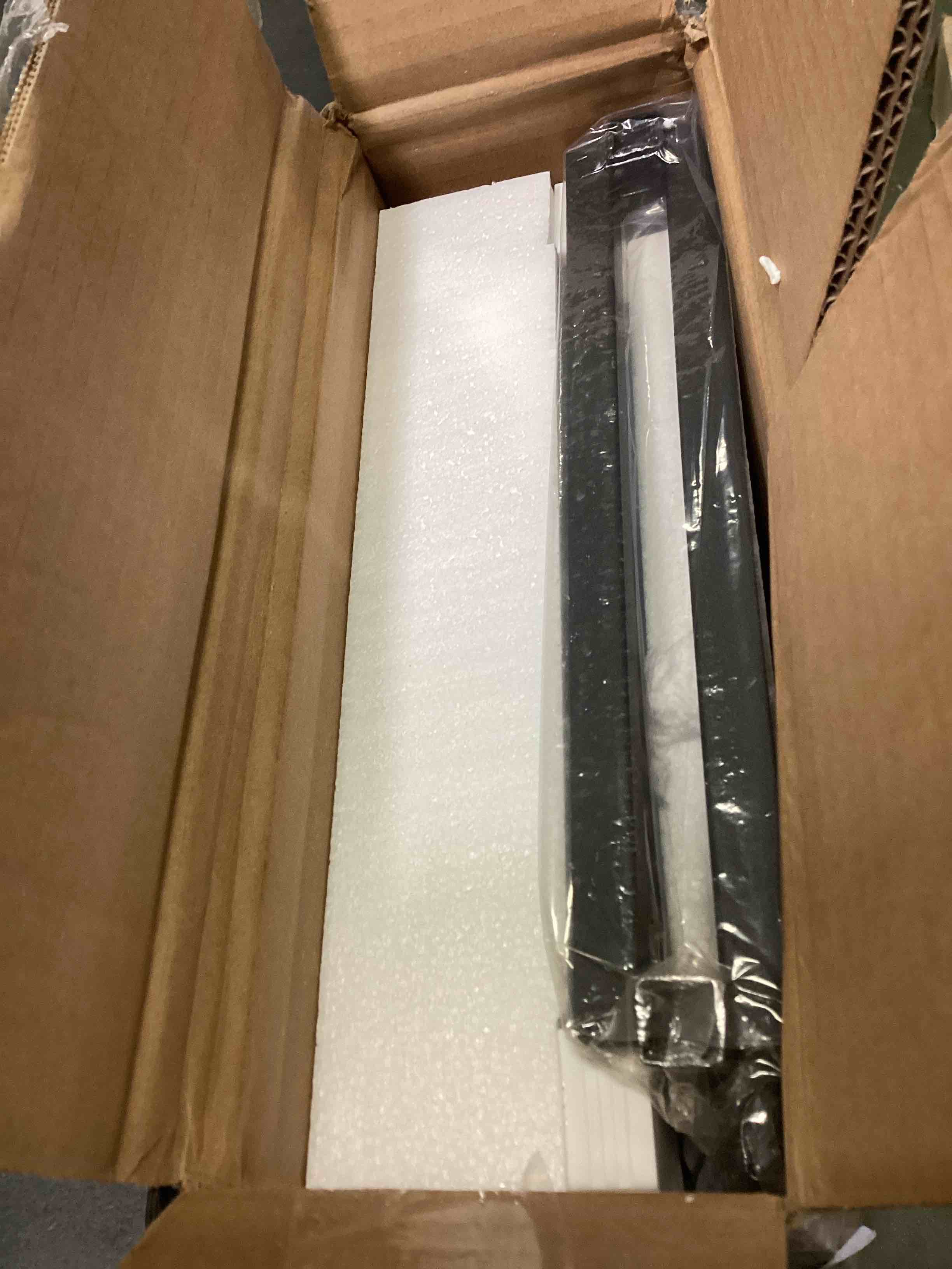https://s3.amazonaws.com/lotting-images-prod/bidfta/YEL5525929_1699987032365.jpeg