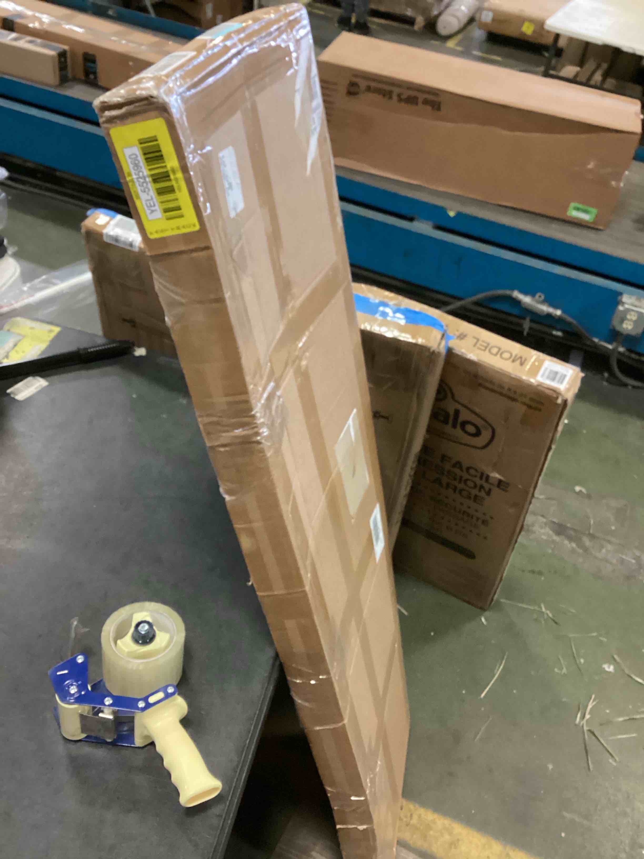 https://s3.amazonaws.com/lotting-images-prod/bidfta/YEL5525960_1699993554170.jpeg