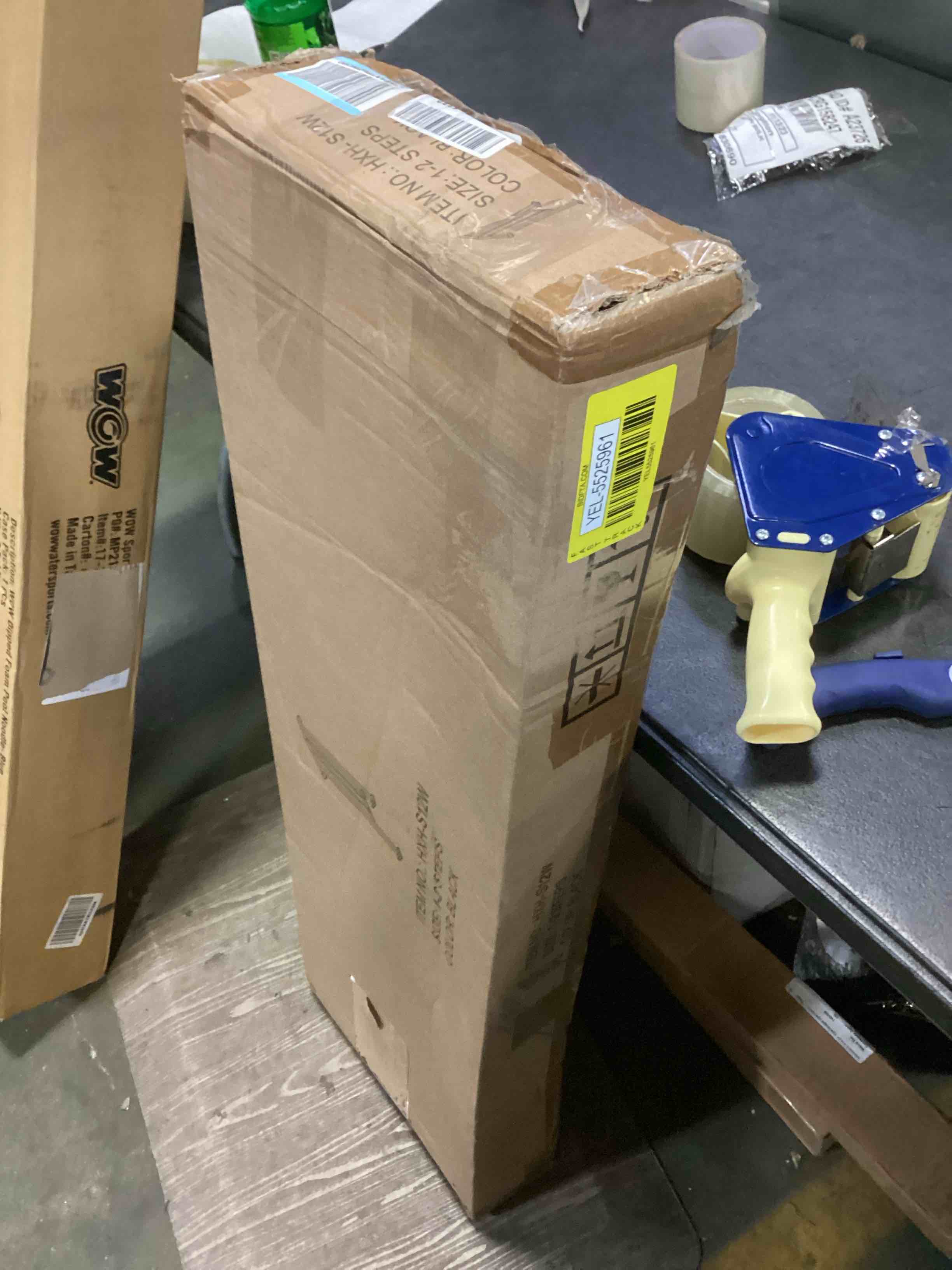 https://s3.amazonaws.com/lotting-images-prod/bidfta/YEL5525961_1699993688220.jpeg