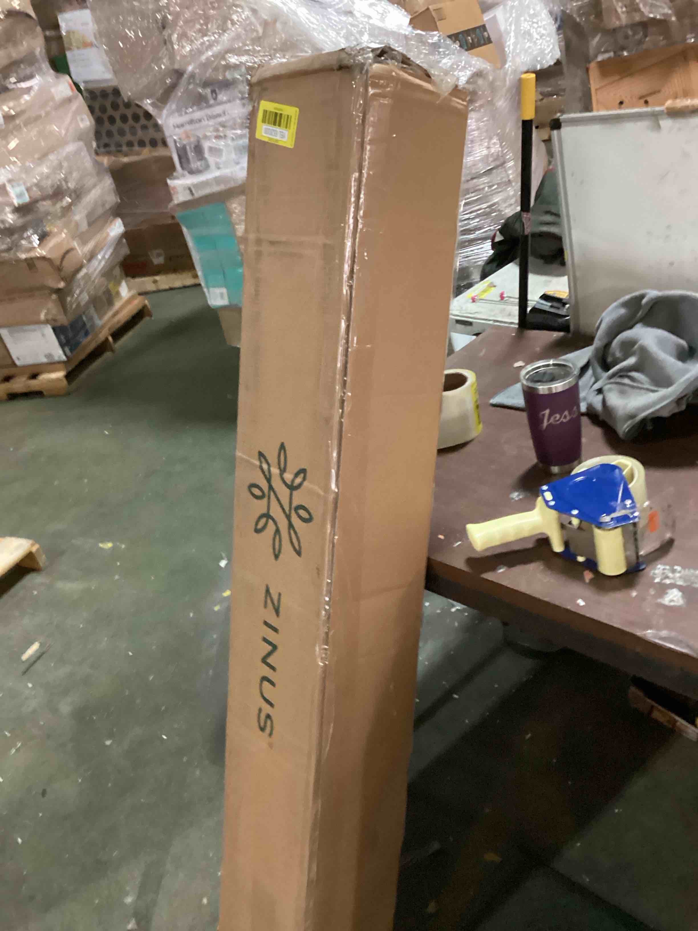 https://s3.amazonaws.com/lotting-images-prod/bidfta/YEL5526200_1700495139885.jpeg