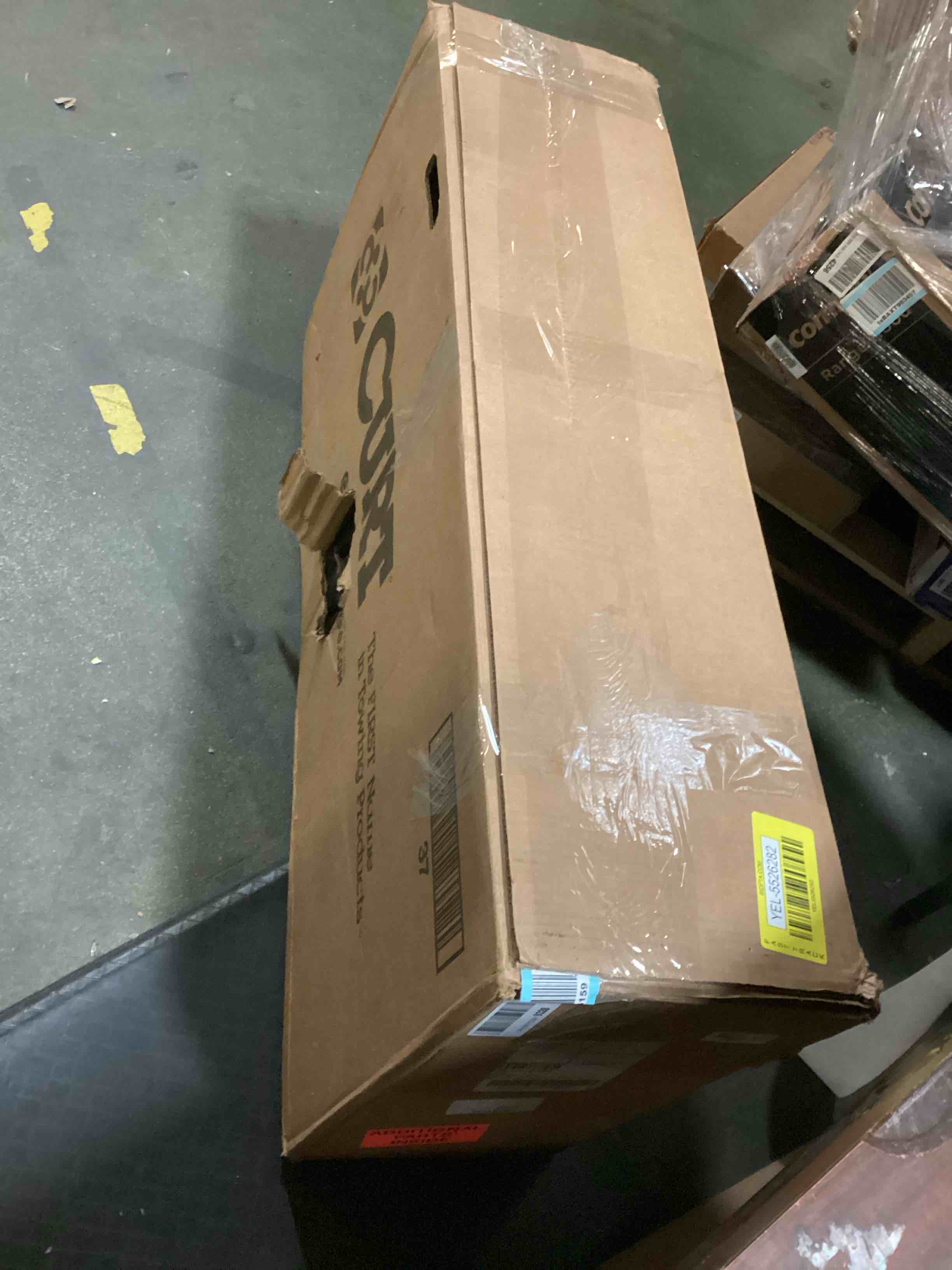 https://s3.amazonaws.com/lotting-images-prod/bidfta/YEL5526282_1700512874660.jpeg