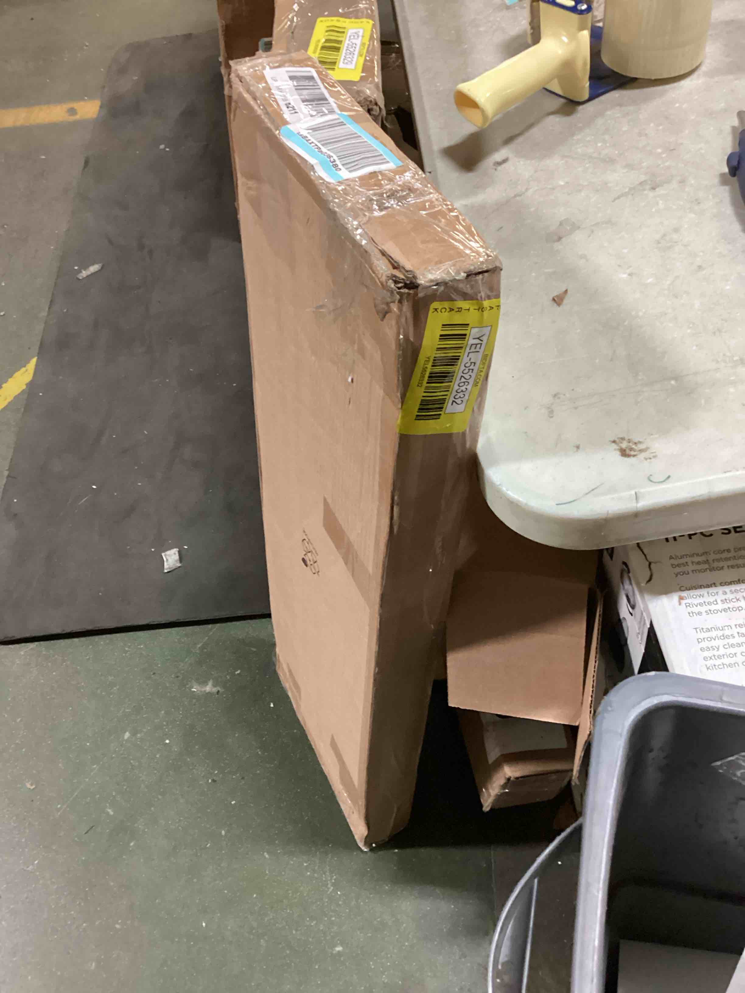 https://s3.amazonaws.com/lotting-images-prod/bidfta/YEL5526332_1700576730806.jpeg