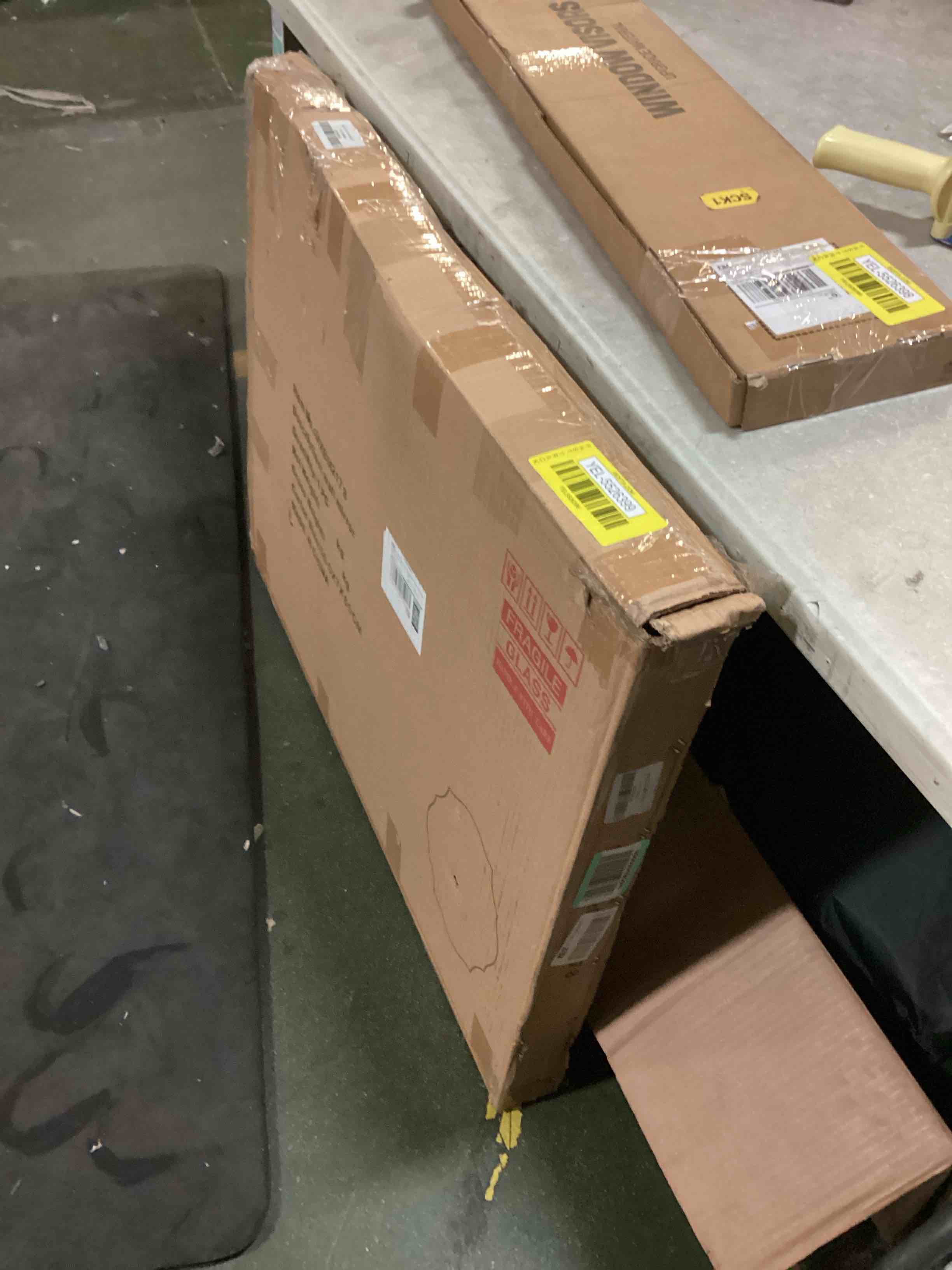 https://s3.amazonaws.com/lotting-images-prod/bidfta/YEL5526399_1700596723517.jpeg