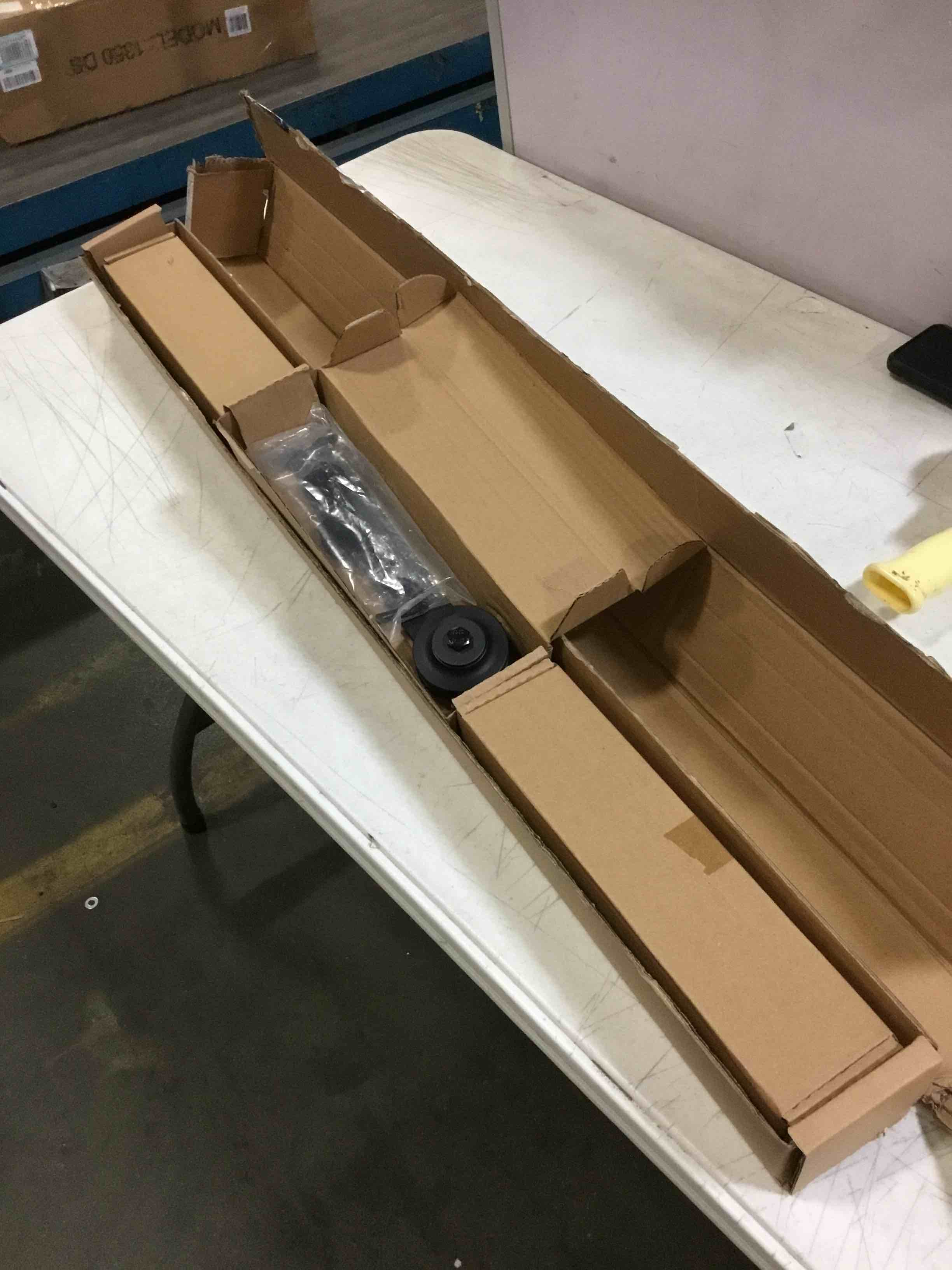 https://s3.amazonaws.com/lotting-images-prod/bidfta/YEL5531241_1695907928793.jpeg